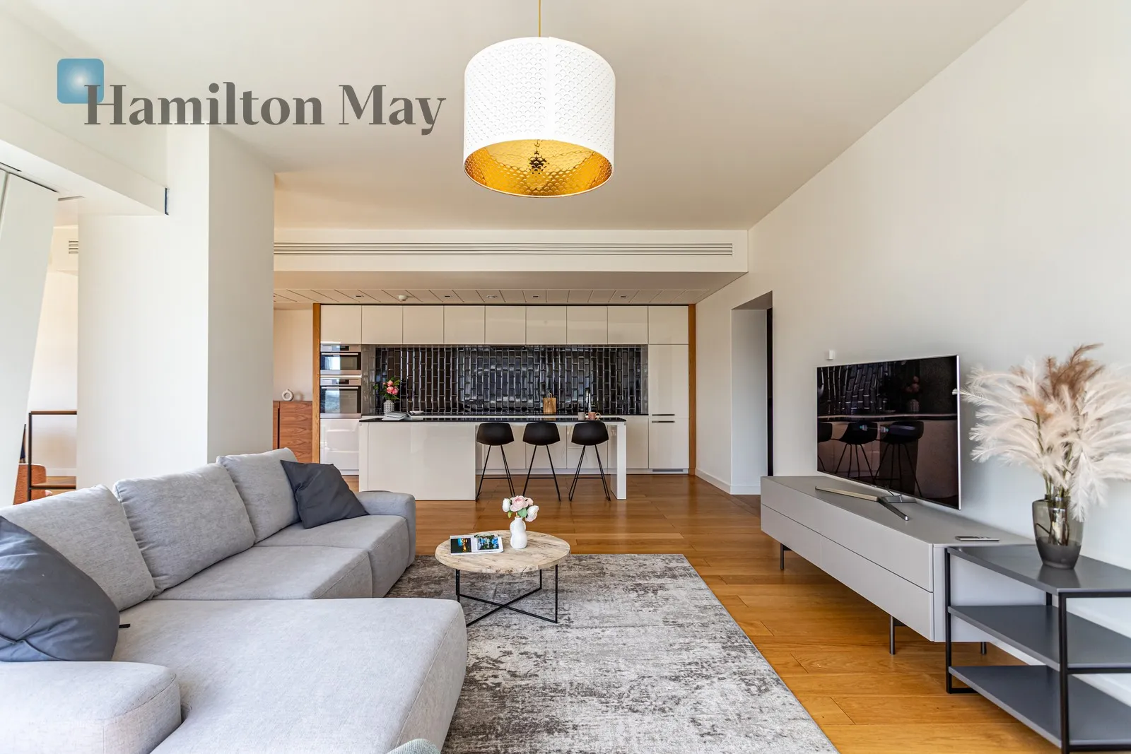 City: Warszawa Street: Złota Region: Śródmieście Subregion: Śródmieście Północne Distance to centre: 0.65 km Level: 11 Price: 39000 PLN Bedrooms: 3 Bathrooms: 3 Size: 212m2 - slider
