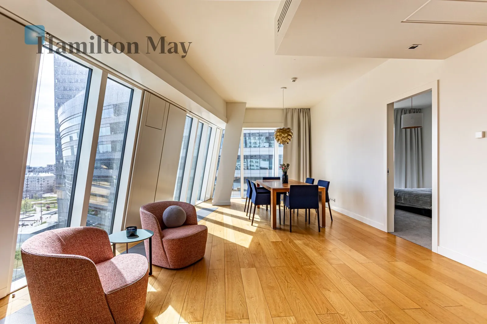 City: Warszawa Street: Złota Region: Śródmieście Subregion: Śródmieście Północne Distance to centre: 0.65 km Level: 11 Price: 39000 PLN Bedrooms: 3 - slider