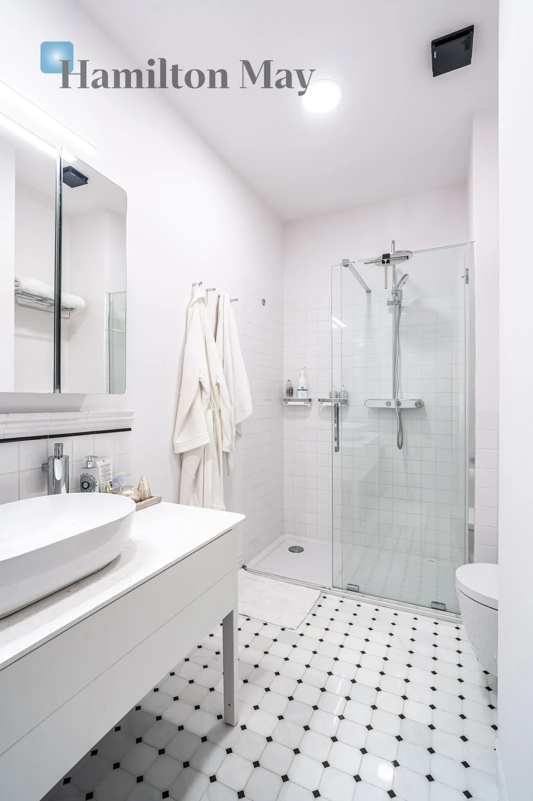 A luxurious apartment in a prestigious tenement house on the Vistula Boulevards - slider