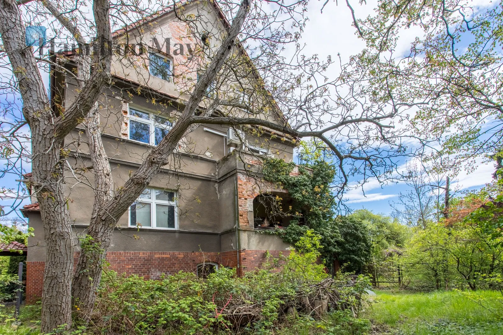 City: Wrocław Street: Wojciecha Korfantego Region: Krzyki Subregion: Borek Price: 4990000 PLN Bedrooms: 10 Bathrooms: 4 Plot size: 1218m2 Price/m2: 11797 PLN - slider