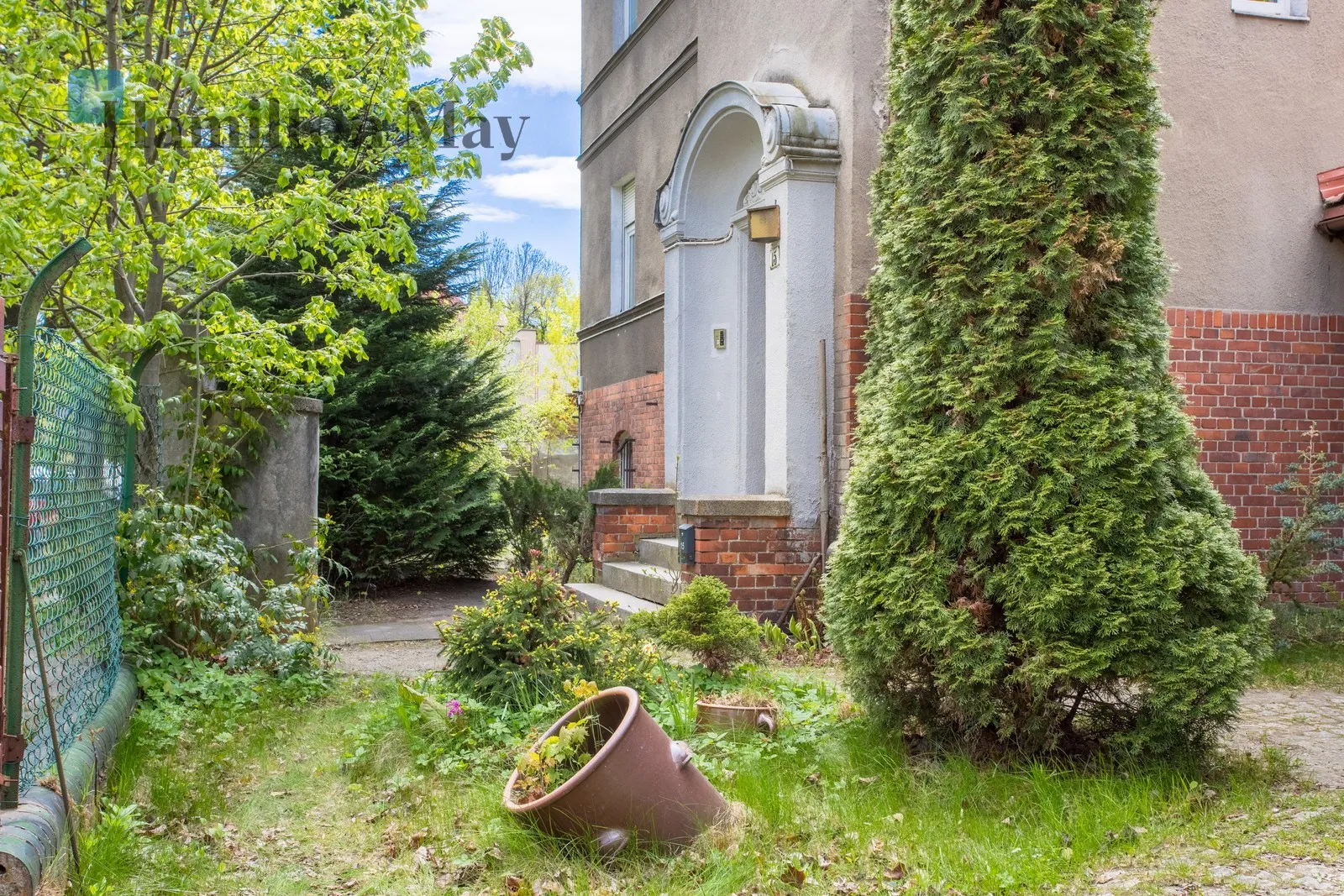 City: Wrocław Street: Wojciecha Korfantego Region: Krzyki Subregion: Borek Price: 4990000 PLN Bedrooms: 10 Bathrooms: 4 Plot size: 1218m2 - slider