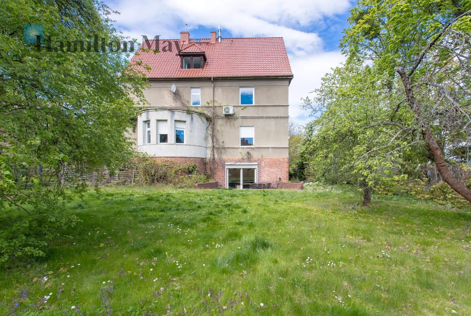 City: Wrocław Street: Wojciecha Korfantego Region: Krzyki Subregion: Borek Price: 4990000 PLN Bedrooms: 10 Bathrooms: 4 - slider
