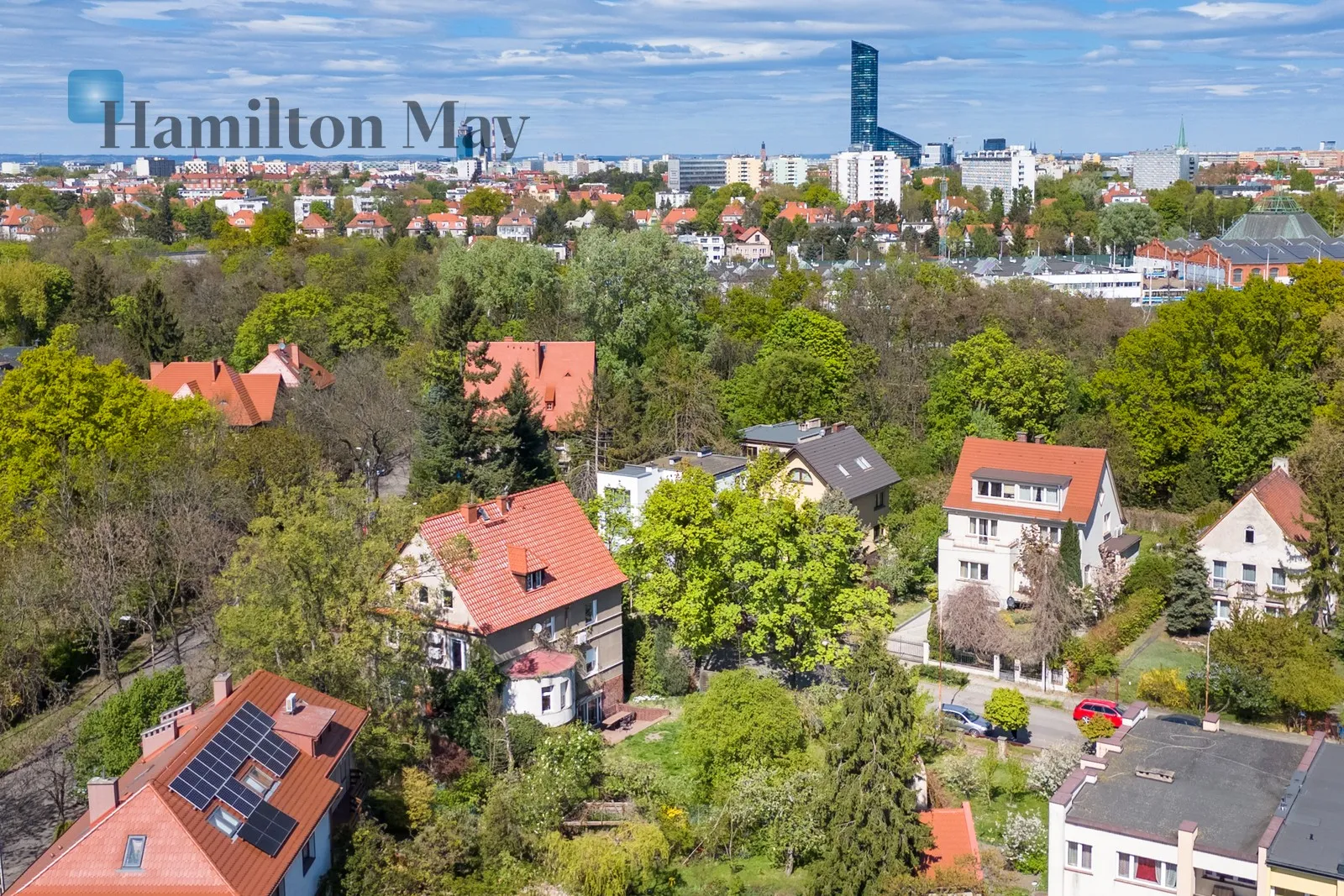 Region: Krzyki Subregion: Borek Price: 4990000 PLN Bedrooms: 10 Bathrooms: 4 Plot size: 1218m2 Price/m2: 11797 PLN - slider