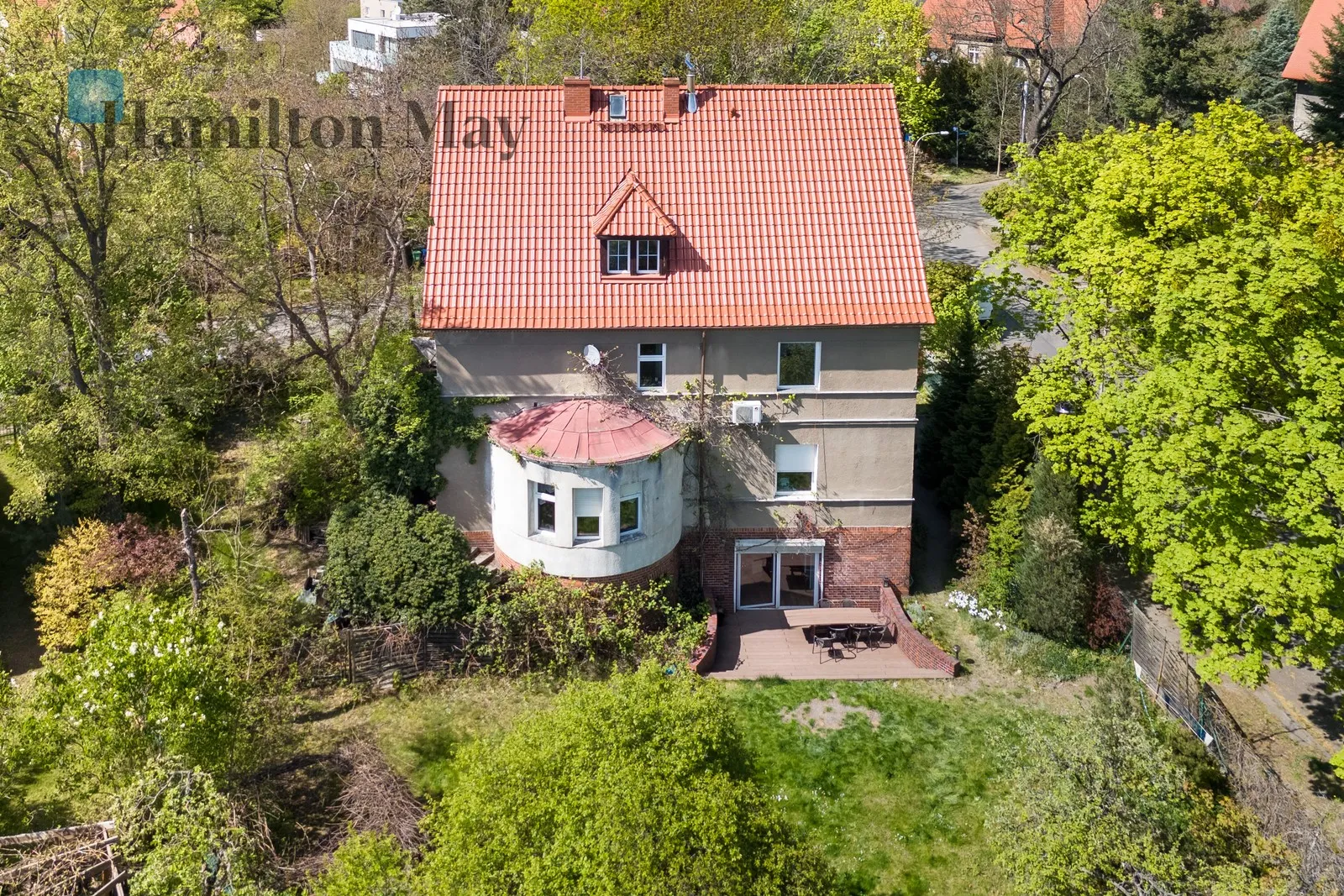Bedrooms: 10 Bathrooms: 4 Plot size: 1218m2 - slider