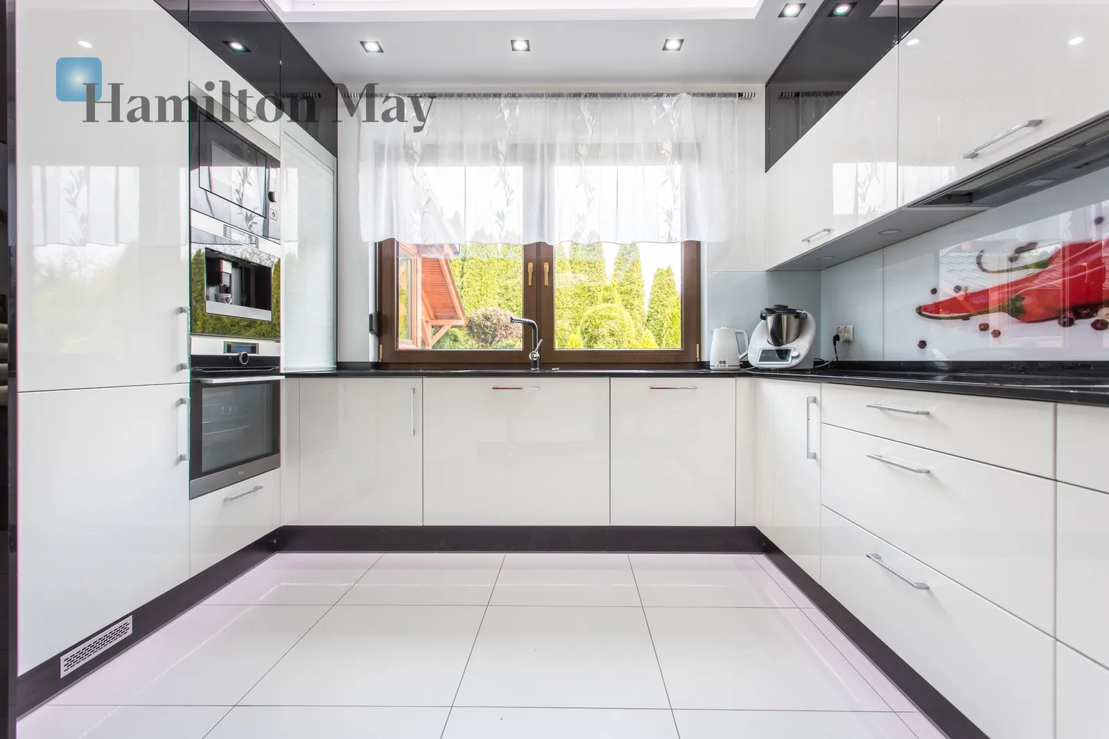 Street: Główna Region: Nieciszów Price: 1350000 PLN Bedrooms: 3 Bathrooms: 2 - slider