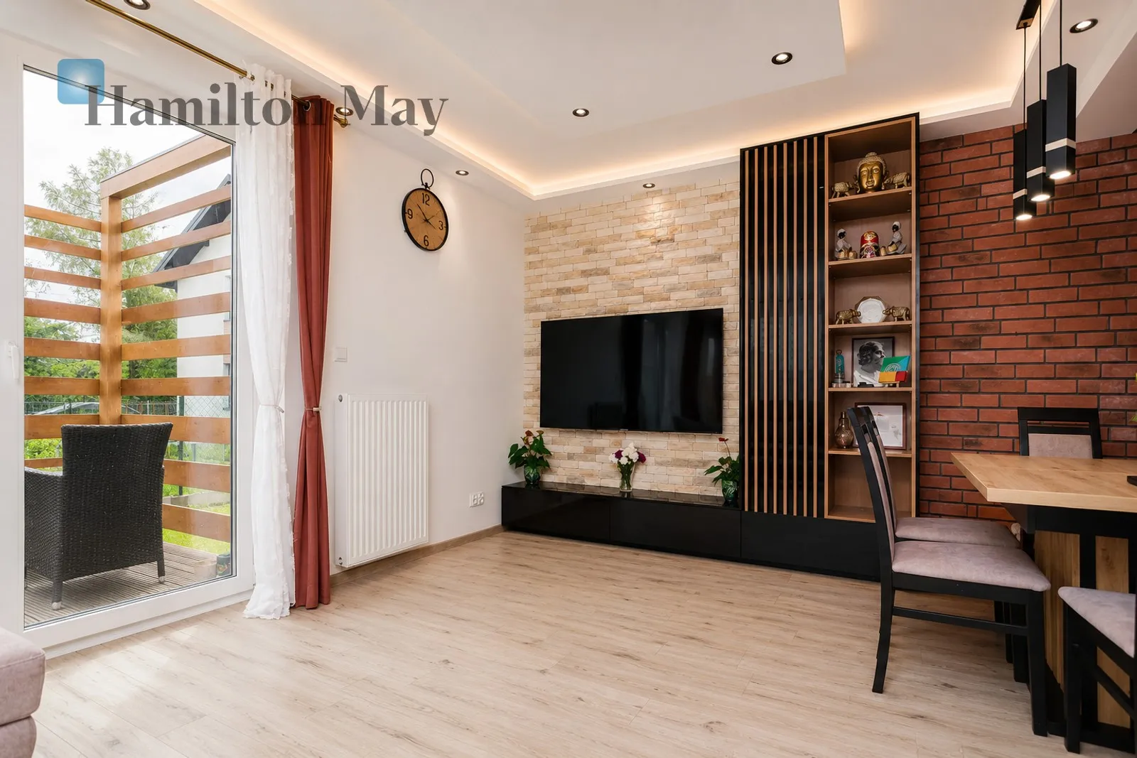 Region: Bieżanów-Prokocim Subregion: Prokocim Distance to centre: 6.44 km Price: 2000000 PLN Bedrooms: 4 Bathrooms: 3 Size: 135.48m2 Price/m2: 14762 PLN - slider