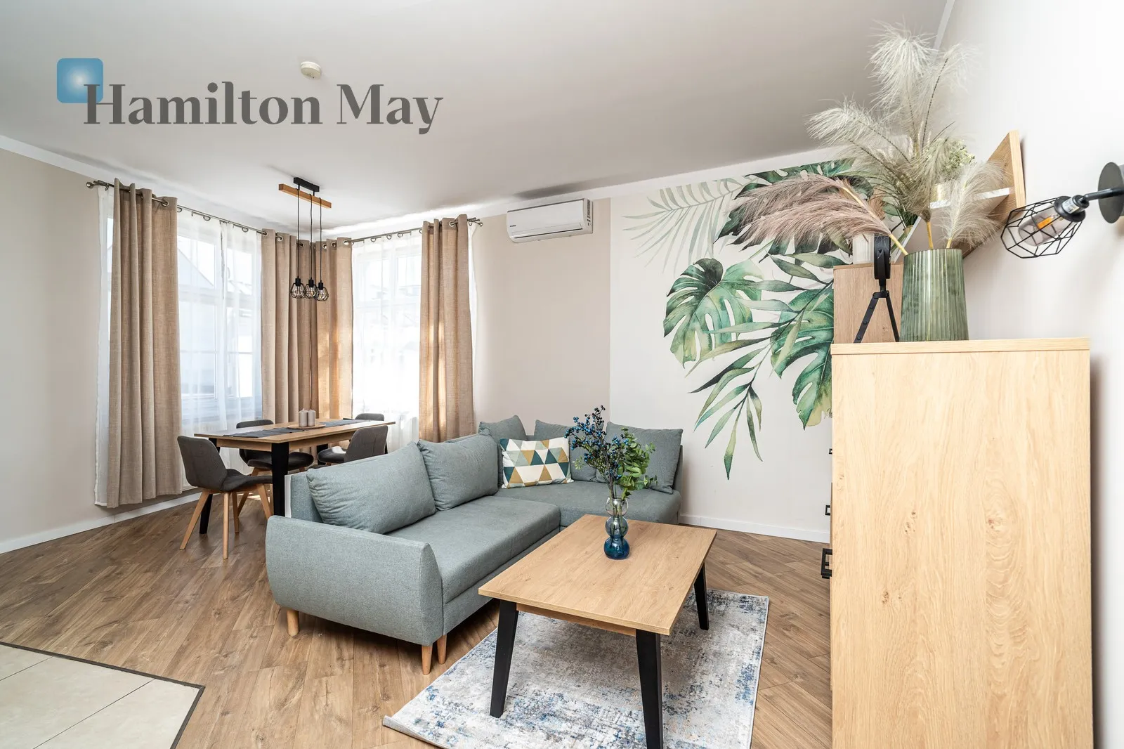 City: Kraków Street: Krowoderska Region: Stare Miasto Distance to centre: 0.61 km Level: 4 Price: 4200 PLN Bedrooms: 2 Bathrooms: 1 Size: 65m2 Price/m2: 65 PLN - slider
