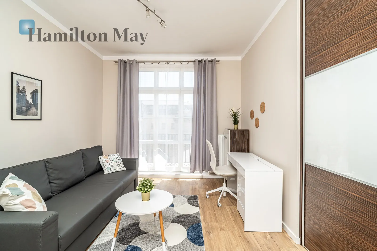 Distance to centre: 0.61 km Level: 4 Price: 4200 PLN Bedrooms: 2 Bathrooms: 1 Size: 65m2 Price/m2: 65 PLN - slider