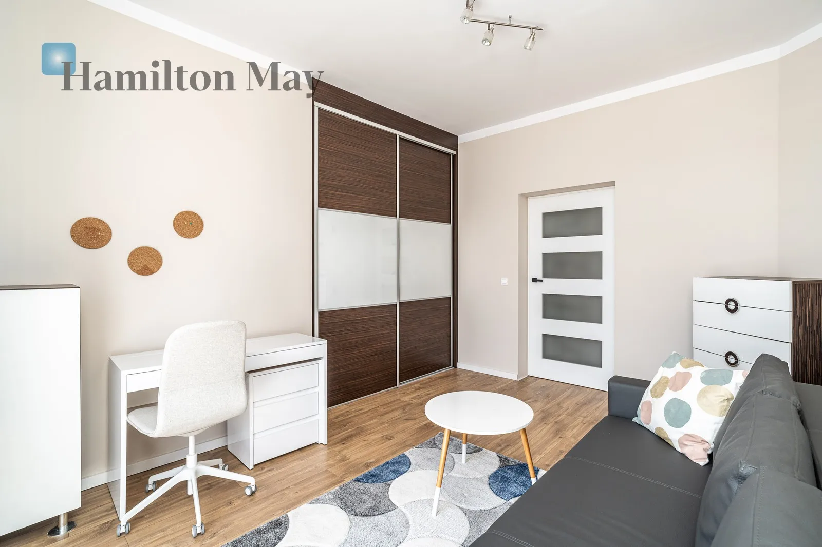 City: Kraków Street: Krowoderska Region: Stare Miasto Distance to centre: 0.61 km Level: 4 Price: 4200 PLN - slider