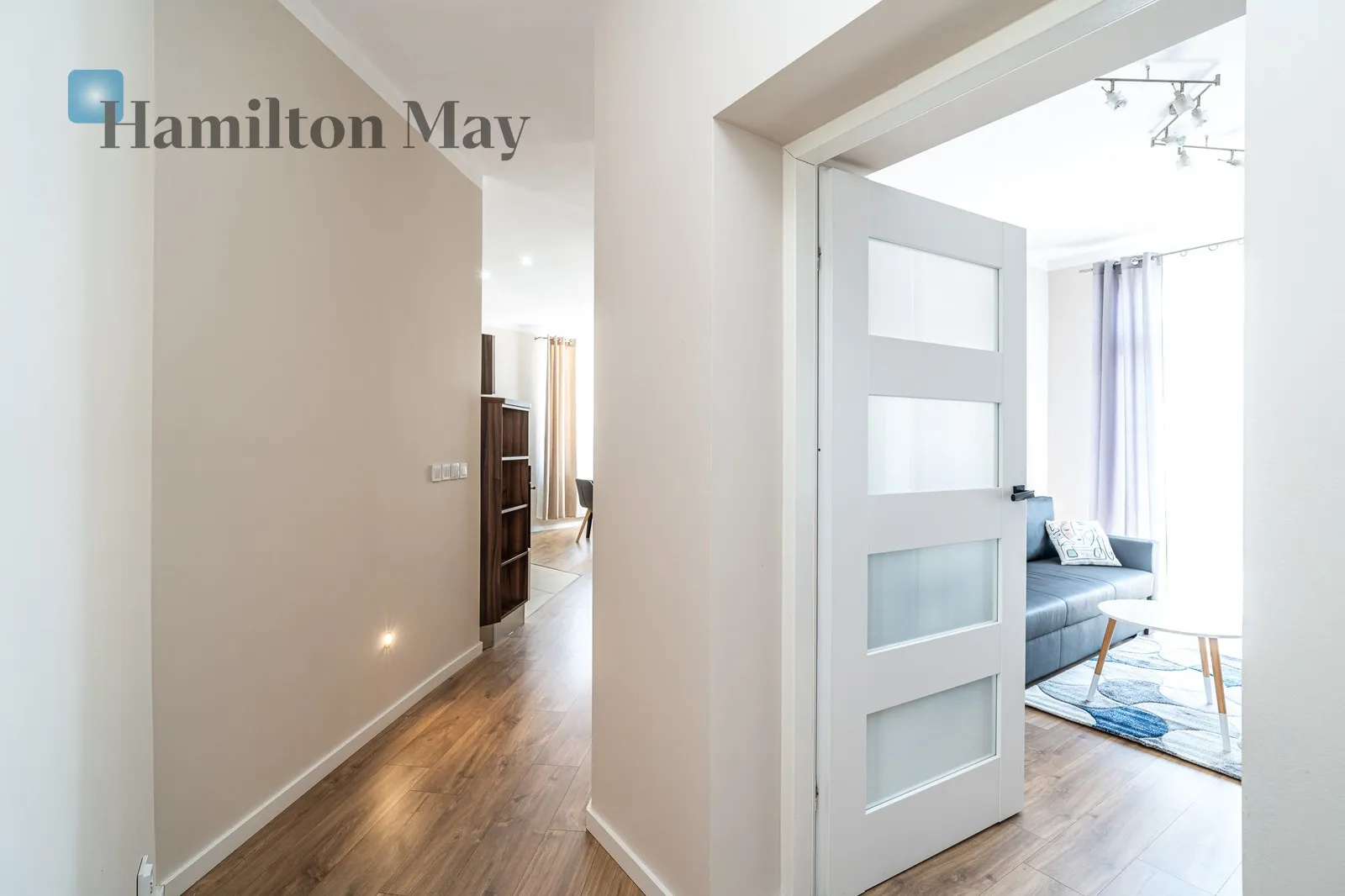 Distance to centre: 0.61 km Level: 4 Price: 4200 PLN Bedrooms: 2 Bathrooms: 1 Size: 65m2 - slider