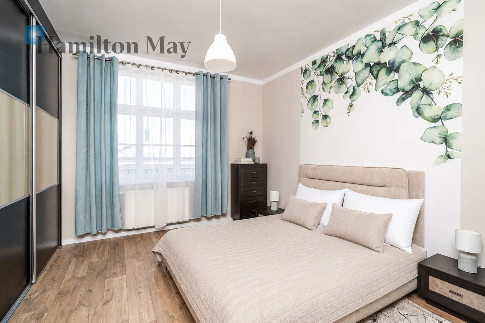 Street: Krowoderska Region: Stare Miasto Distance to centre: 0.61 km Level: 4 Price: 4200 PLN Bedrooms: 2 Bathrooms: 1 - slider