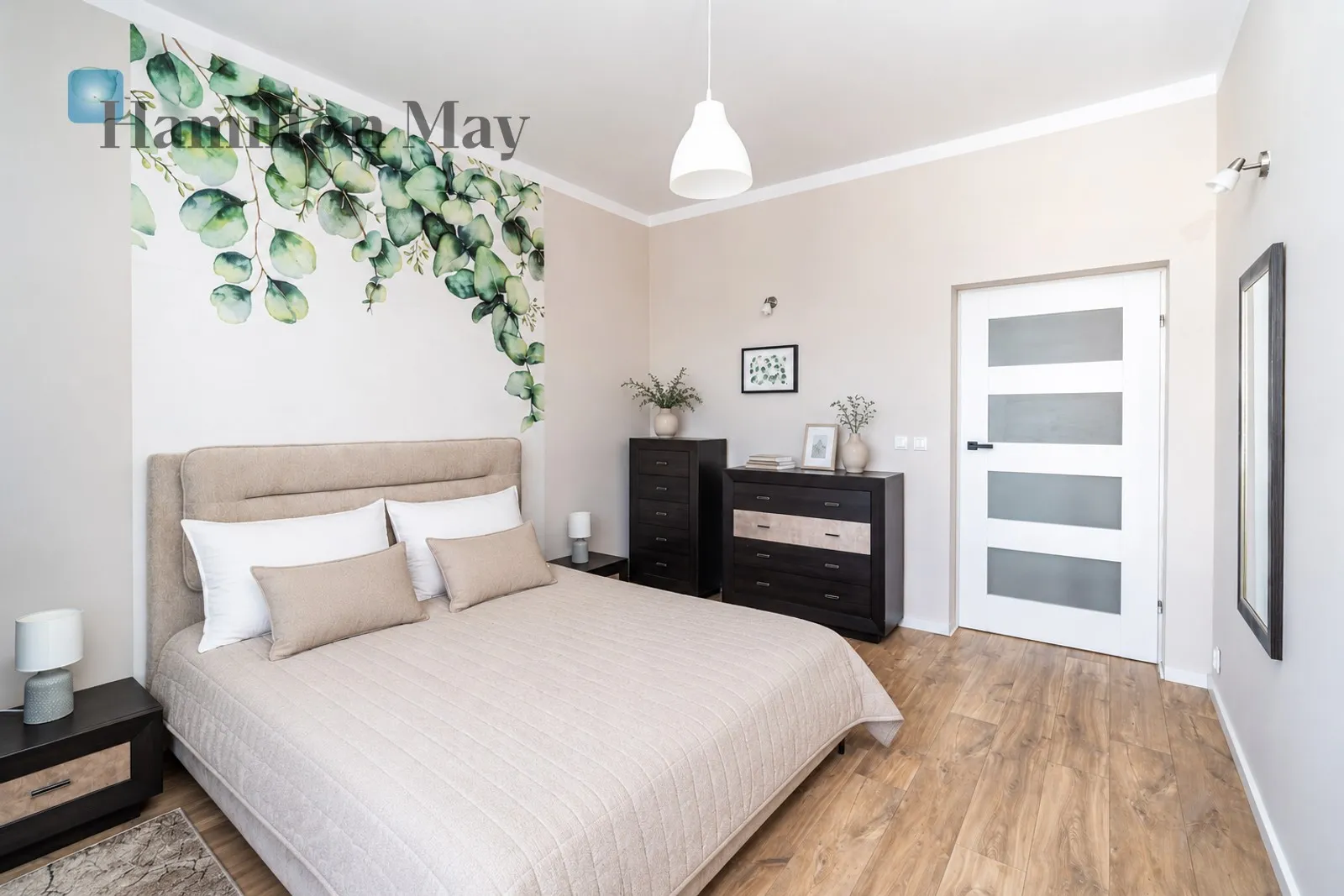 Region: Stare Miasto Distance to centre: 0.61 km Level: 4 Price: 4200 PLN Bedrooms: 2 Bathrooms: 1 Size: 65m2 - slider