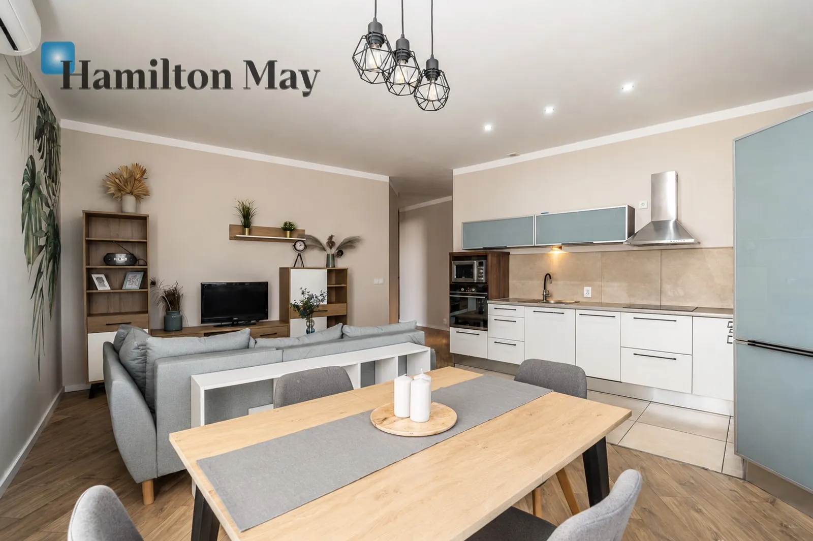 Spacious, 2-bedroom apartment in a truly fantastic location - Krowoderska street - slider