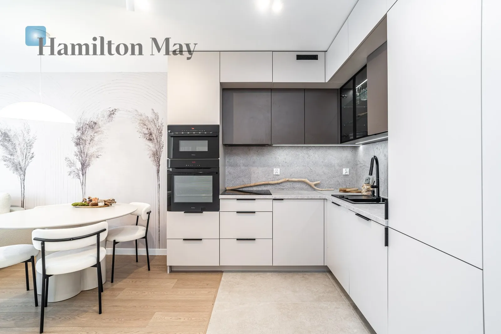 Region: Dębniki Subregion: Osiedle Europejskie Distance to centre: 6.36 km Level: 3 Price: 3500 PLN Bedrooms: 1 Bathrooms: 1 Size: 40.63m2 Price/m2: 86 PLN - slider
