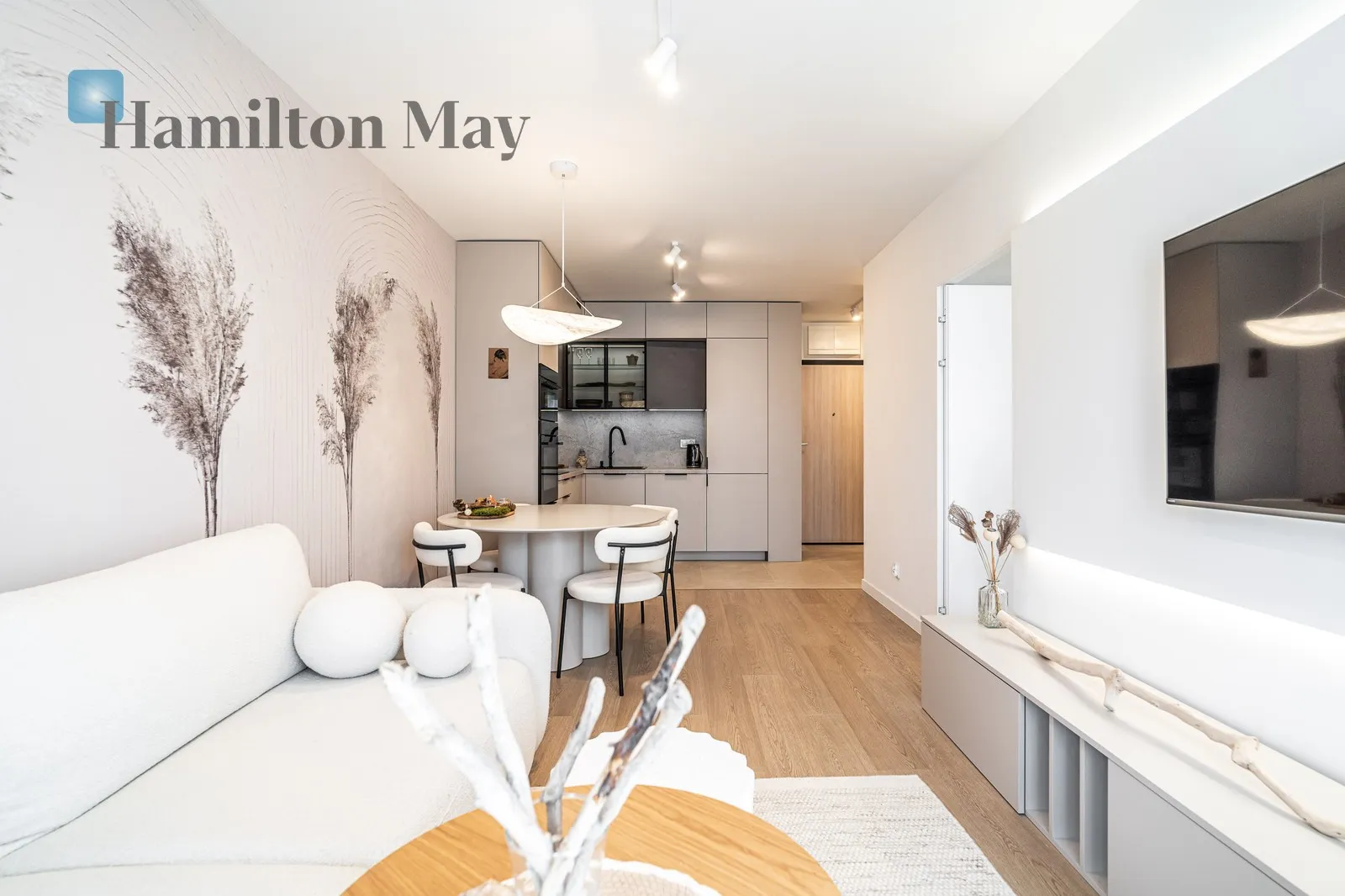 Street: Karola Bunscha Region: Dębniki Subregion: Osiedle Europejskie Distance to centre: 6.36 km Level: 3 Price: 3500 PLN Bedrooms: 1 Bathrooms: 1 - slider
