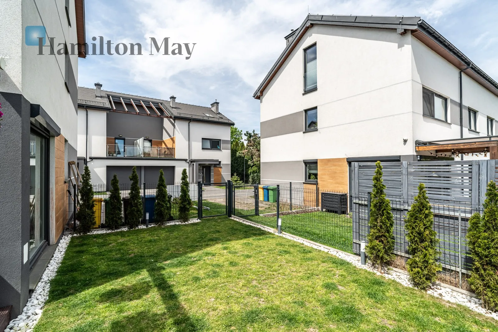 Price: 8000 PLN Bedrooms: 4 Bathrooms: 3 Size: 135.48m2 Price/m2: 59 PLN - slider