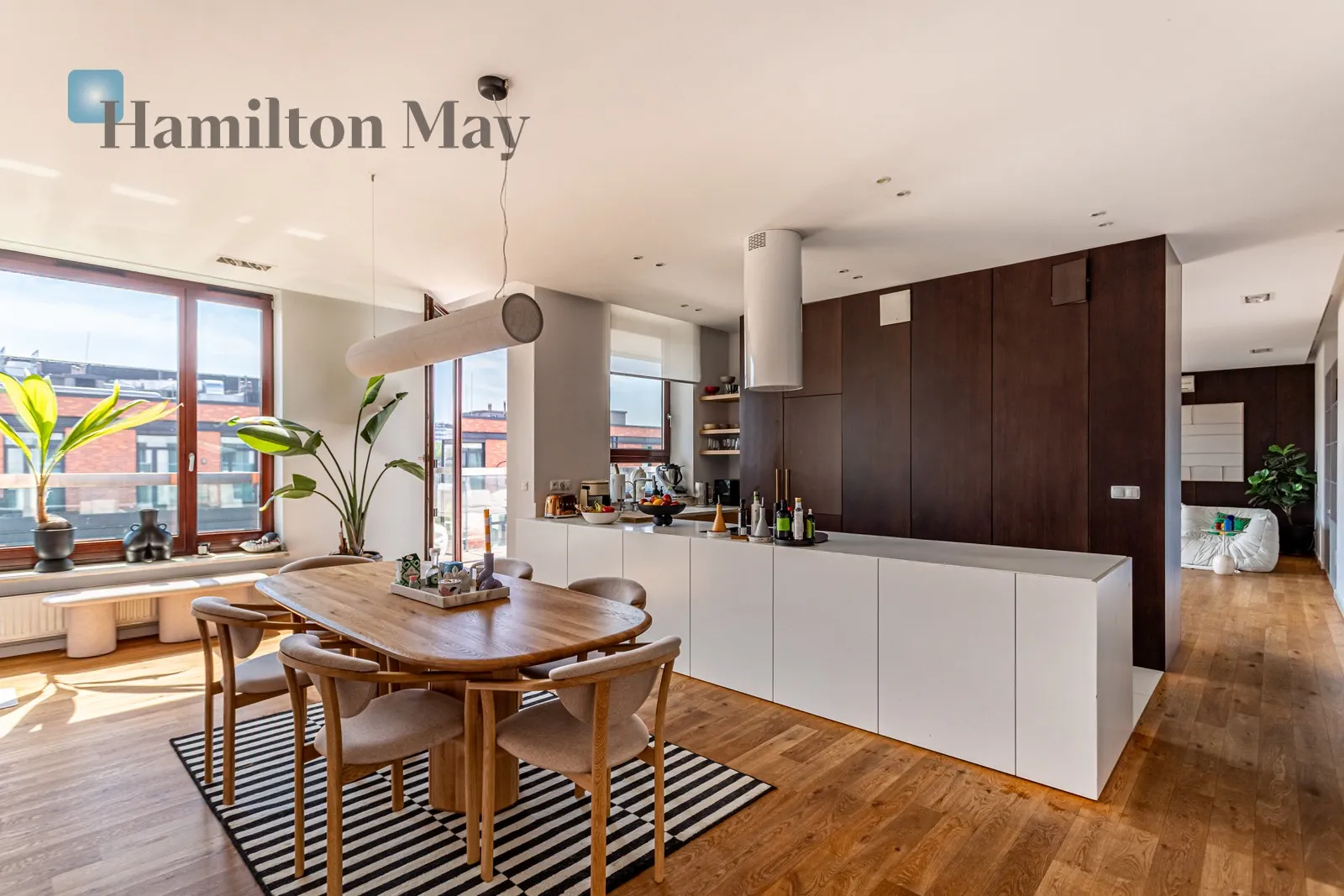 Region: Śródmieście Subregion: Powiśle Distance to centre: 1.63 km Level: 6 Price: 28000 PLN Bedrooms: 5 Bathrooms: 3 Size: 200m2 Price/m2: 140 PLN - slider