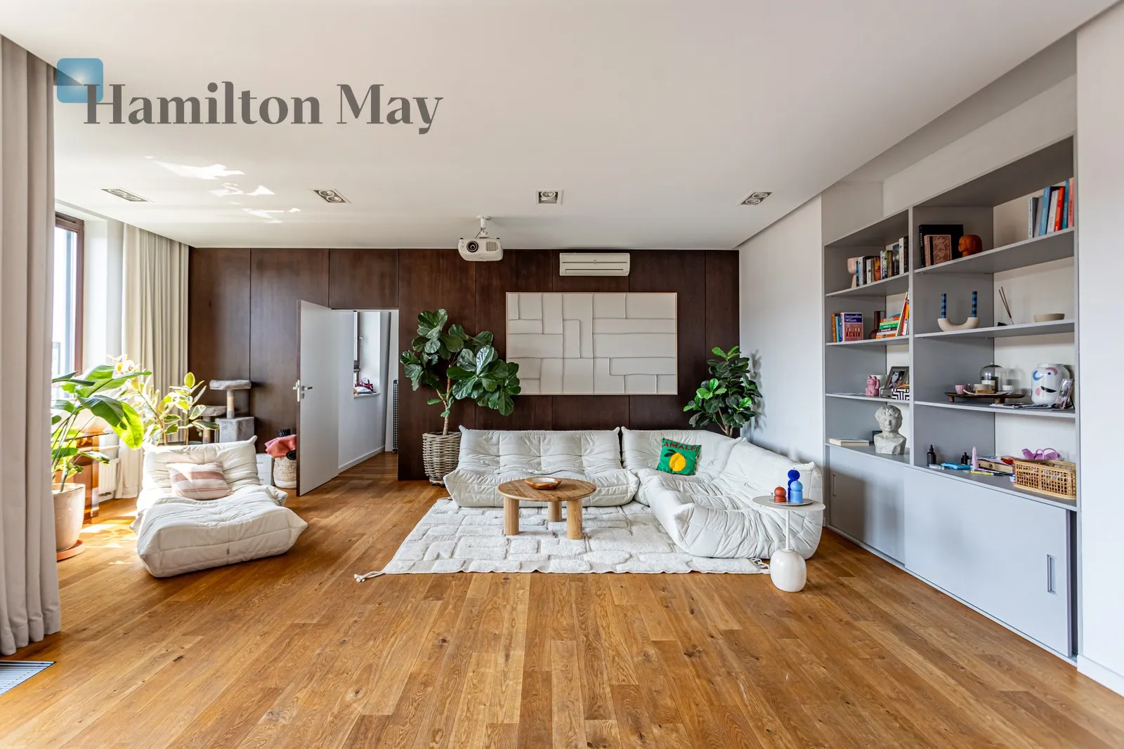 City: Warszawa Street: Leszczyńska Region: Śródmieście Subregion: Powiśle Distance to centre: 1.63 km Level: 6 Price: 28000 PLN Bedrooms: 5 Bathrooms: 3 Size: 200m2 Price/m2: 140 PLN - slider