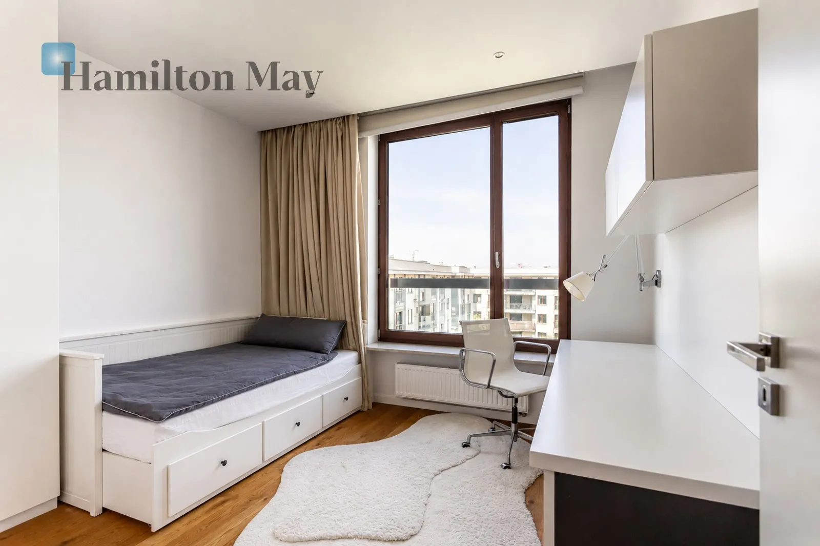 Region: Śródmieście Subregion: Powiśle Distance to centre: 1.63 km Level: 6 Price: 28000 PLN Bedrooms: 5 Bathrooms: 3 - slider