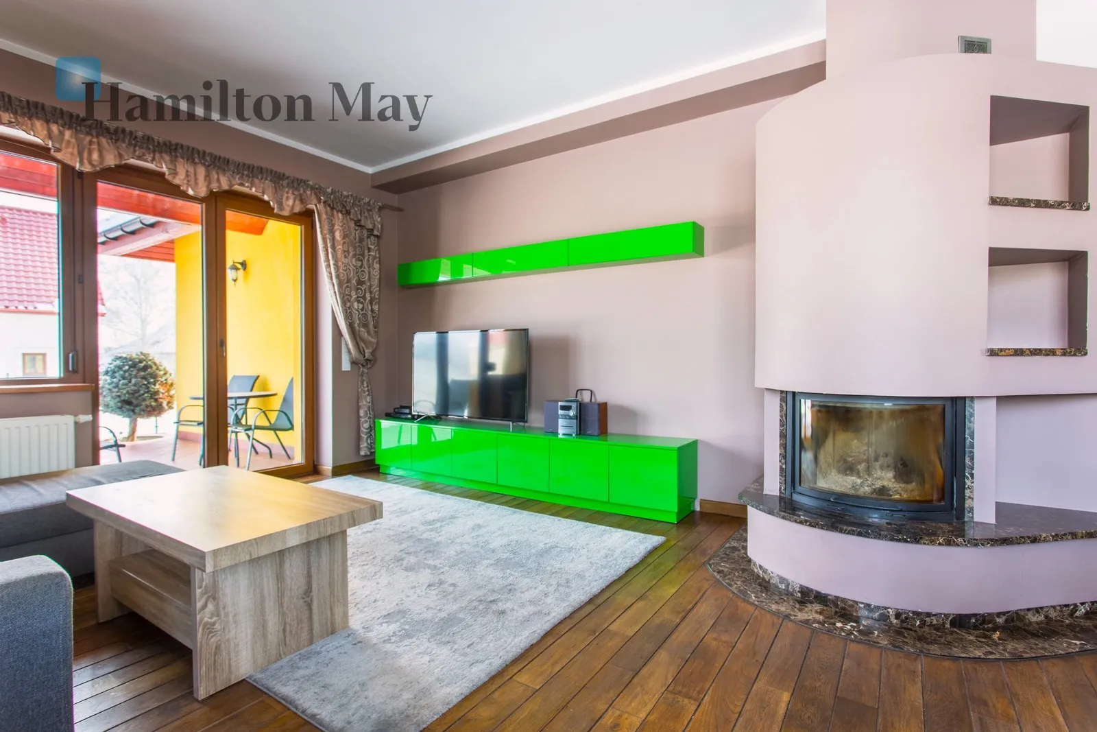 For sale: a functional detached house with a usable area of 166.57 m², situated on a 761 m² plot. Built in 2014, it's ideal for a family looking for a comfortable home with a flexible layout and multiple heating sources - slider