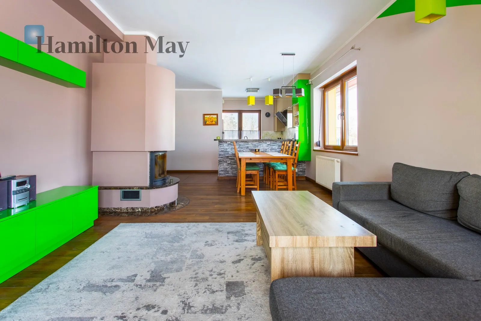 For sale: a functional detached house with a usable area of 166.57 m², situated on a 761 m² plot. Built in 2014, it's ideal for a family looking for a comfortable home with a flexible layout and multiple heating sources - slider