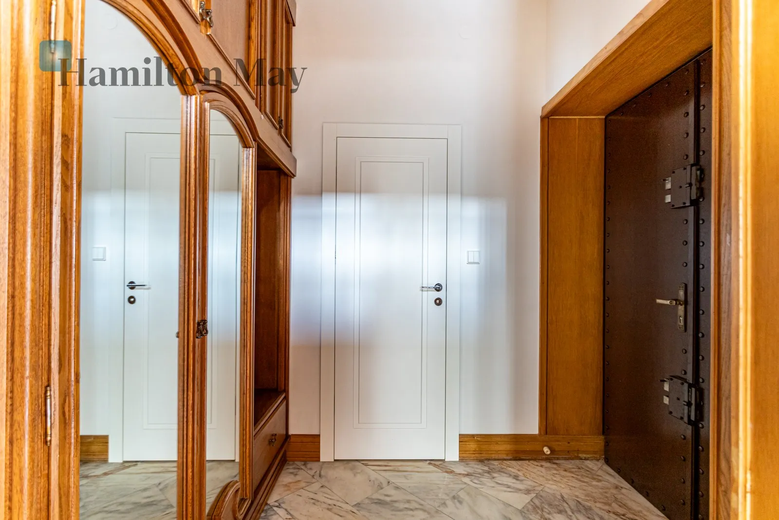 City: Warszawa Street: Jana Styki Region: Praga-Południe Subregion: Saska Kępa Distance to centre: 3.09 km Level: 1 Price: 14000 PLN Bedrooms: 4 Bathrooms: 2 Size: 175m2 - slider