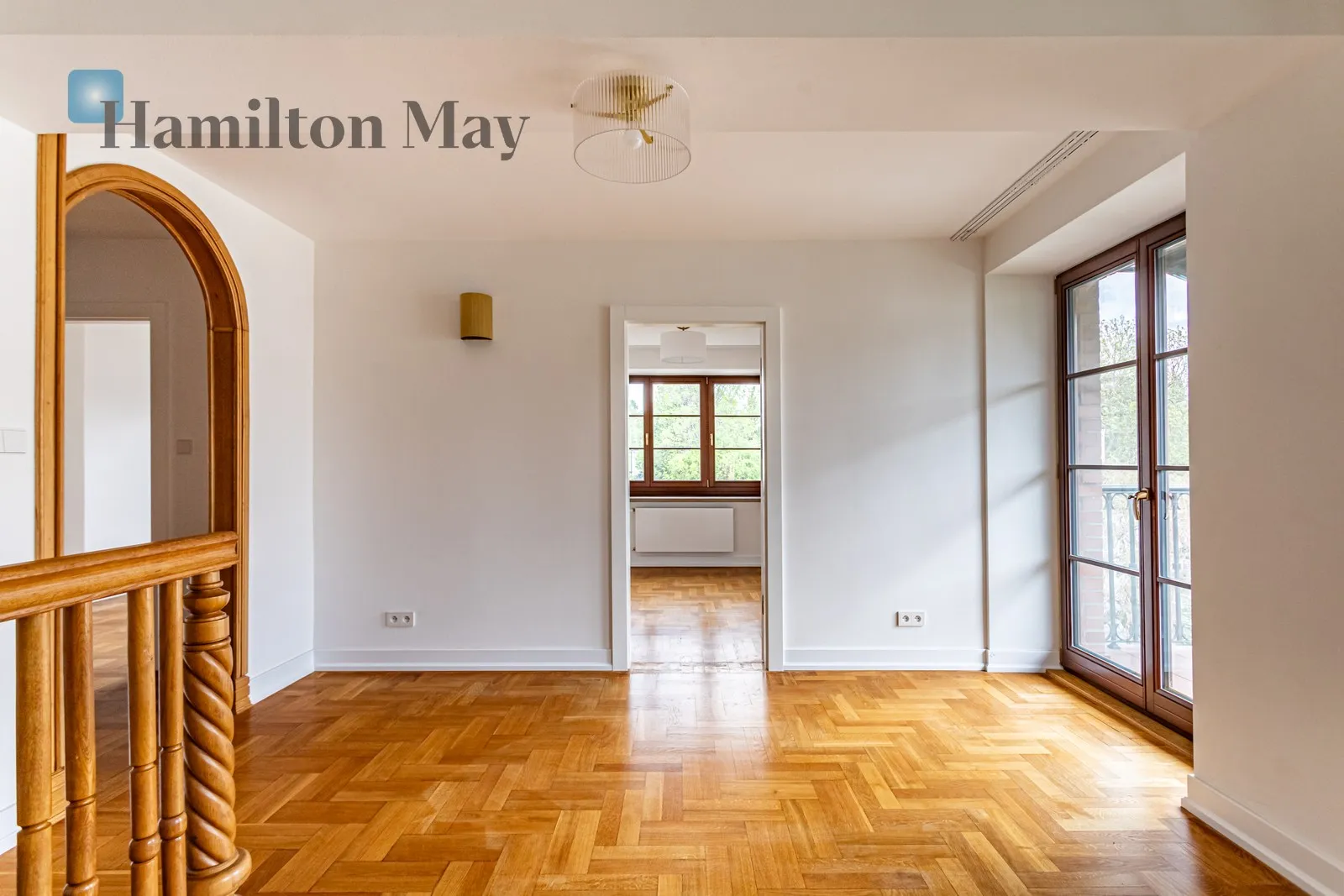 Subregion: Saska Kępa Distance to centre: 3.09 km Level: 1 Price: 14000 PLN Bedrooms: 4 Bathrooms: 2 Size: 175m2 Price/m2: 80 PLN - slider