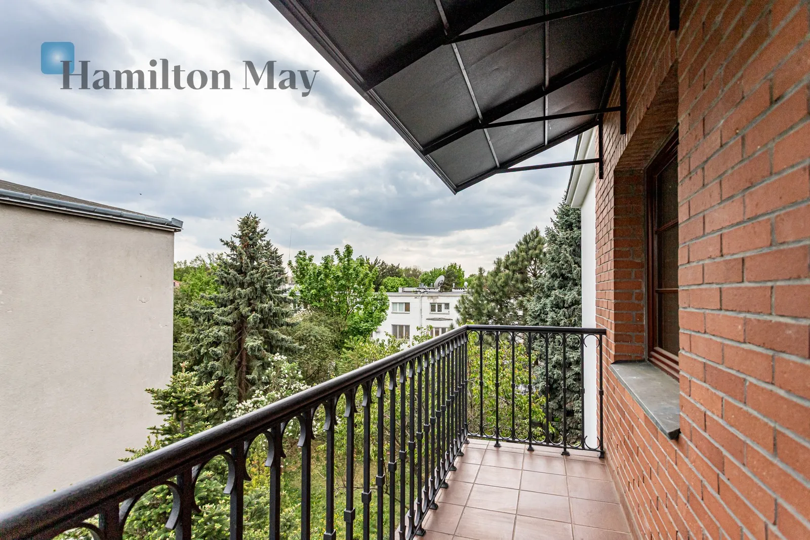 Level: 1 Price: 14000 PLN Bedrooms: 4 Bathrooms: 2 Size: 175m2 Price/m2: 80 PLN - slider