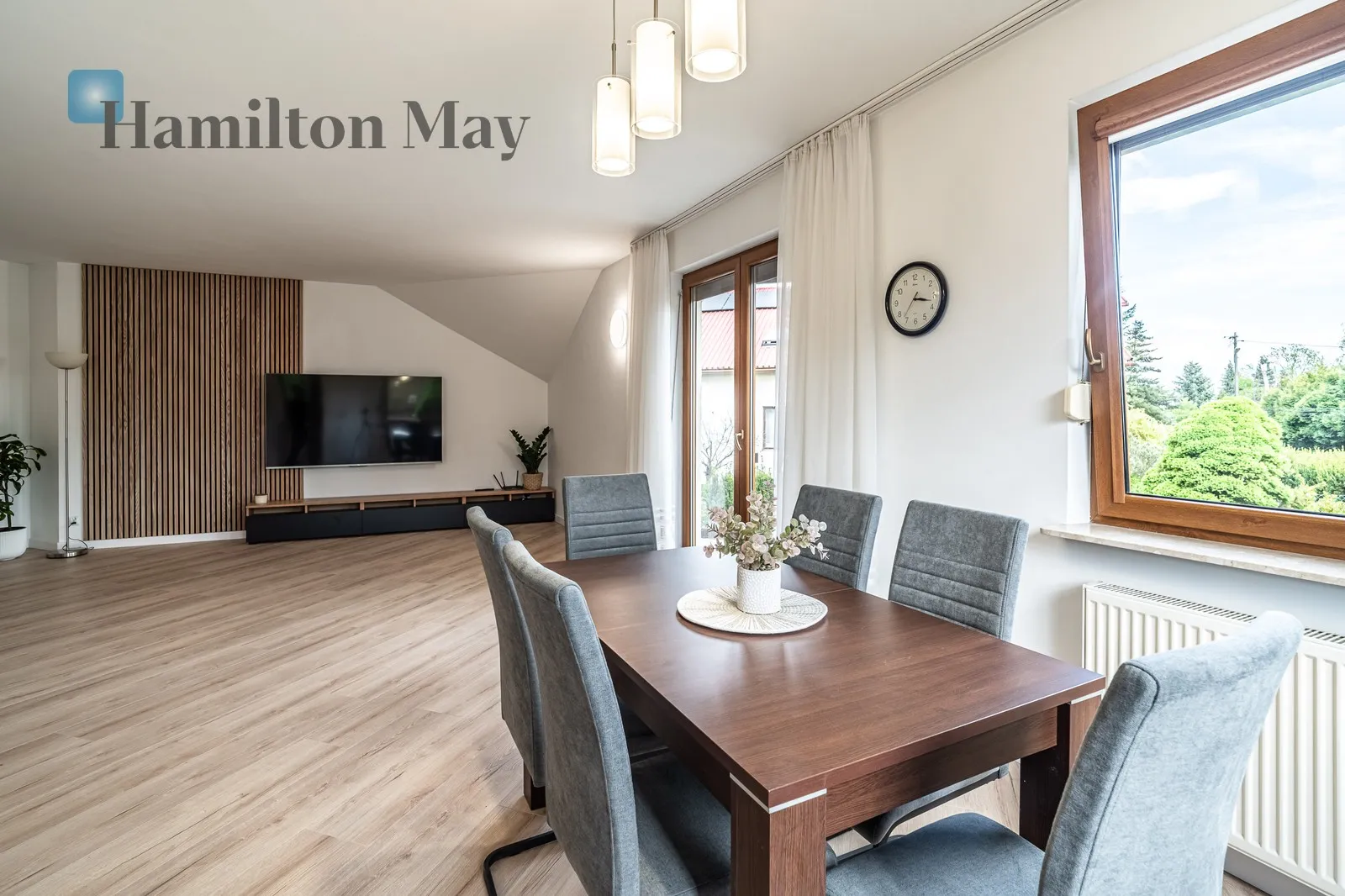 Distance to centre: 6.61 km Level: -9 Price: 9900 PLN Bedrooms: 5 - slider