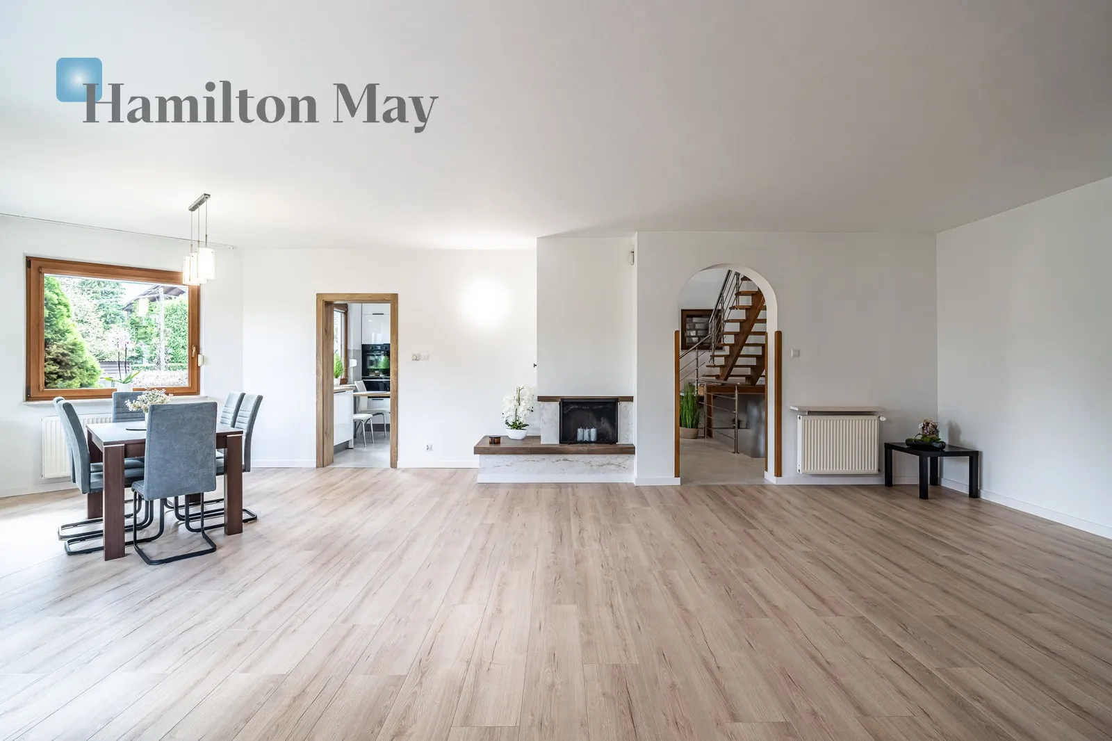 Bedrooms: 5 Bathrooms: 2 Plot size: 1000m2 Price/m2: 40 PLN - slider