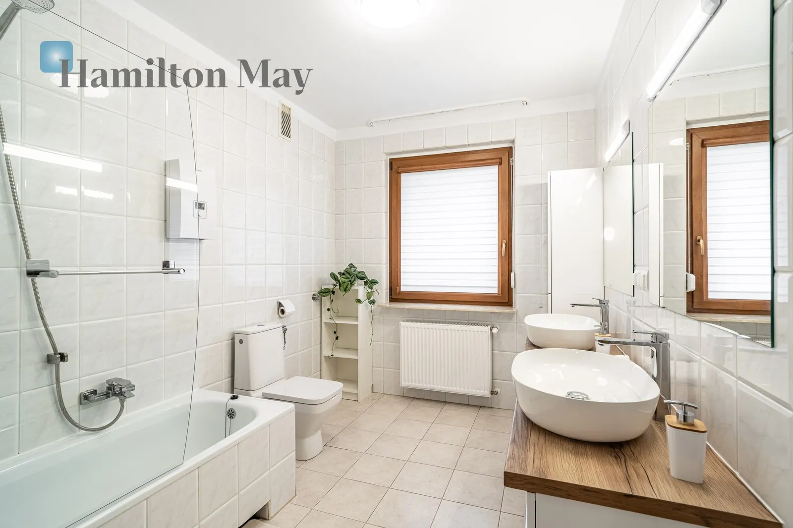 Distance to centre: 6.61 km Level: -9 Price: 9900 PLN - slider