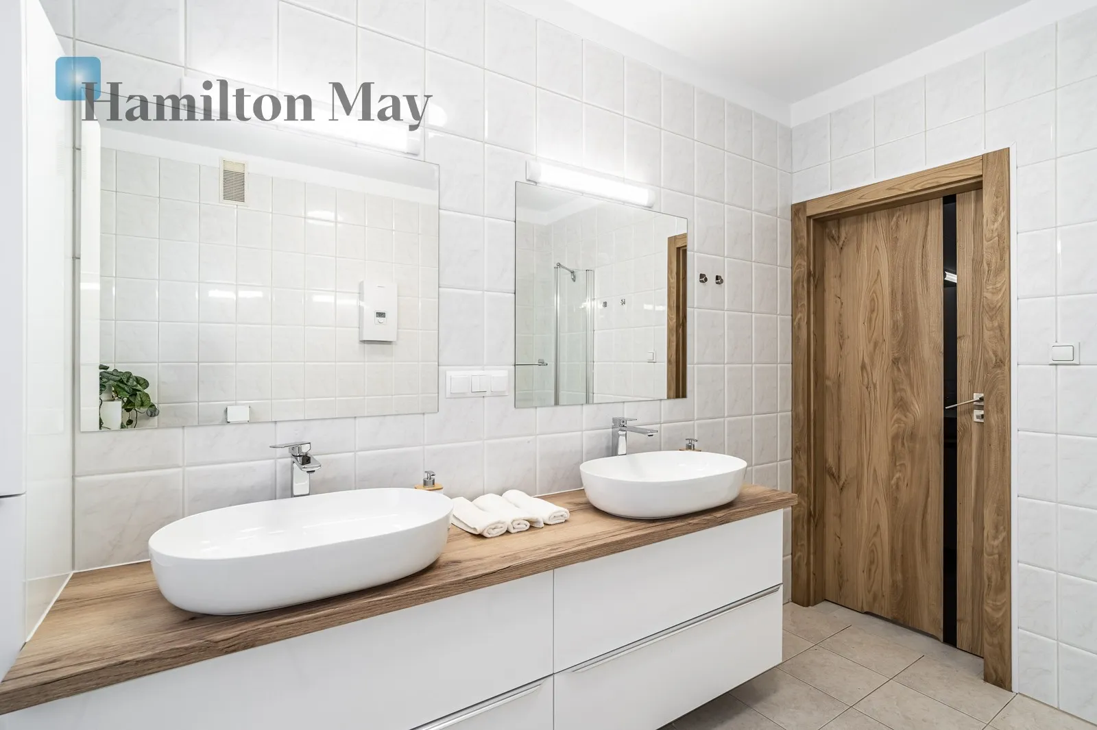 Level: -9 Price: 9900 PLN Bedrooms: 5 - slider