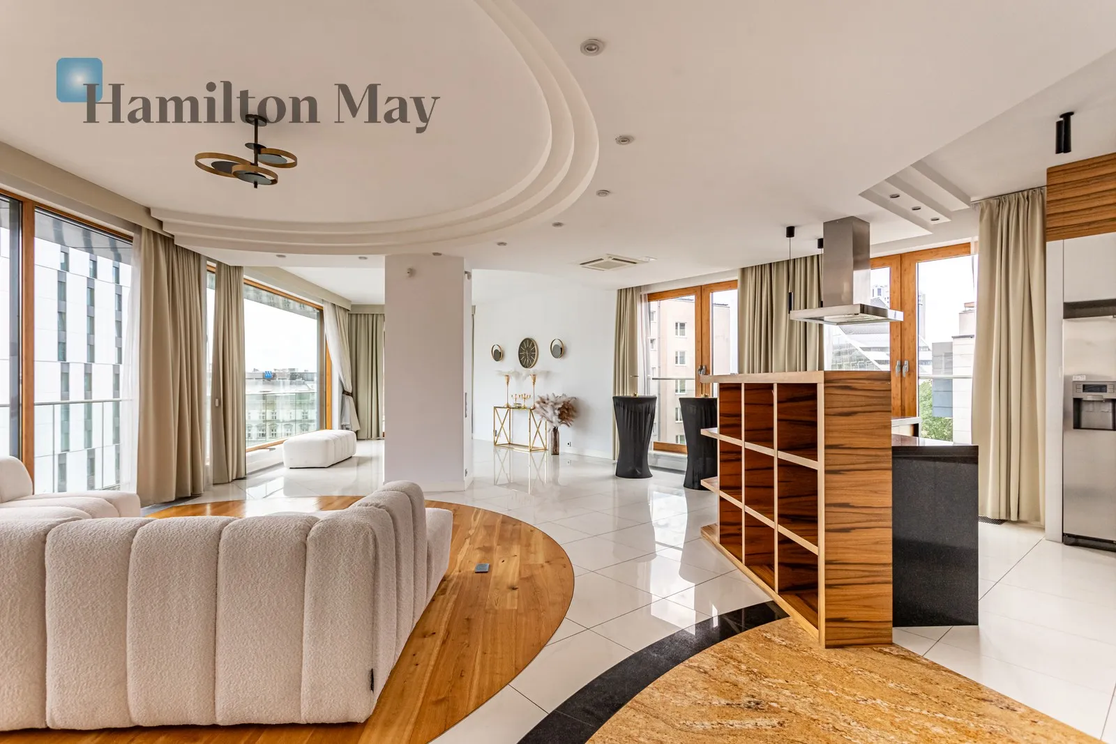 City: Warszawa Street: Sienna Region: Wola Subregion: Mirów Distance to centre: 1.28 km Level: 8 Price: 7900000 PLN Bedrooms: 4 Bathrooms: 3 Size: 342m2 Price/m2: 23099 PLN - slider