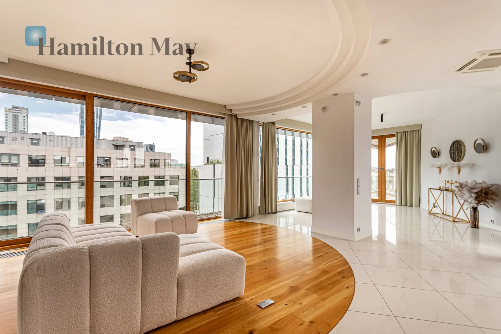 City: Warszawa Street: Sienna Region: Wola Subregion: Mirów Distance to centre: 1.28 km Level: 8 Price: 7900000 PLN Bedrooms: 4 Bathrooms: 3 Size: 342m2 - slider