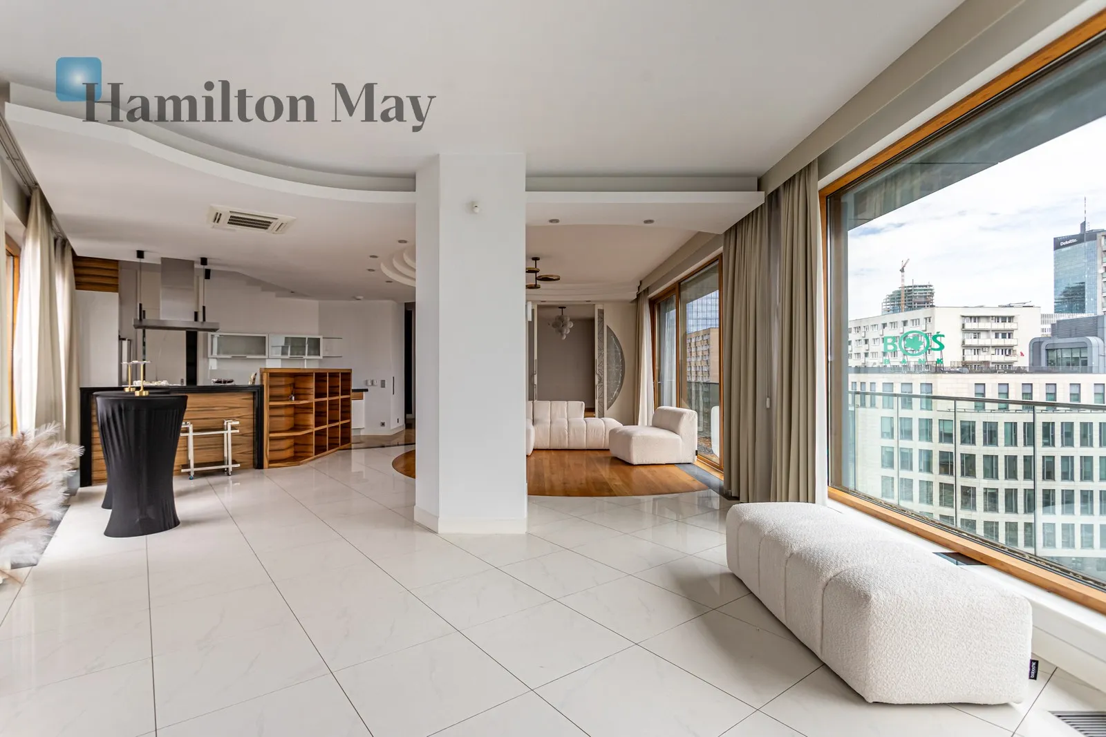 City: Warszawa Street: Sienna Region: Wola Subregion: Mirów Distance to centre: 1.28 km Level: 8 Price: 7900000 PLN Bedrooms: 4 - slider
