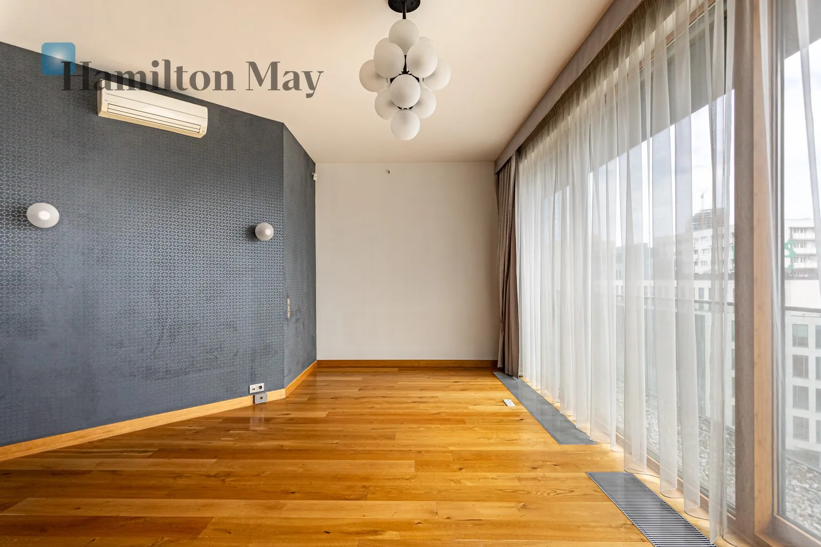 Region: Wola Subregion: Mirów Distance to centre: 1.28 km Level: 8 Price: 7900000 PLN Bedrooms: 4 Bathrooms: 3 - slider