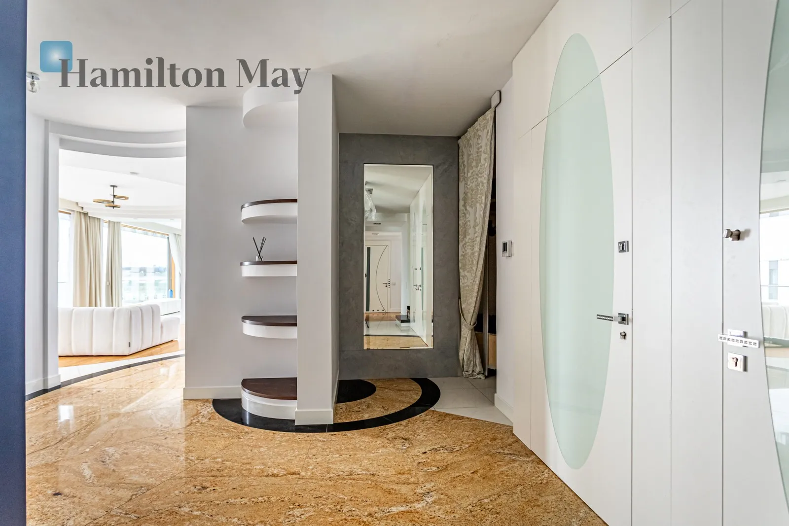 Subregion: Mirów Distance to centre: 1.28 km Level: 8 Price: 7900000 PLN Bedrooms: 4 Bathrooms: 3 Size: 342m2 - slider