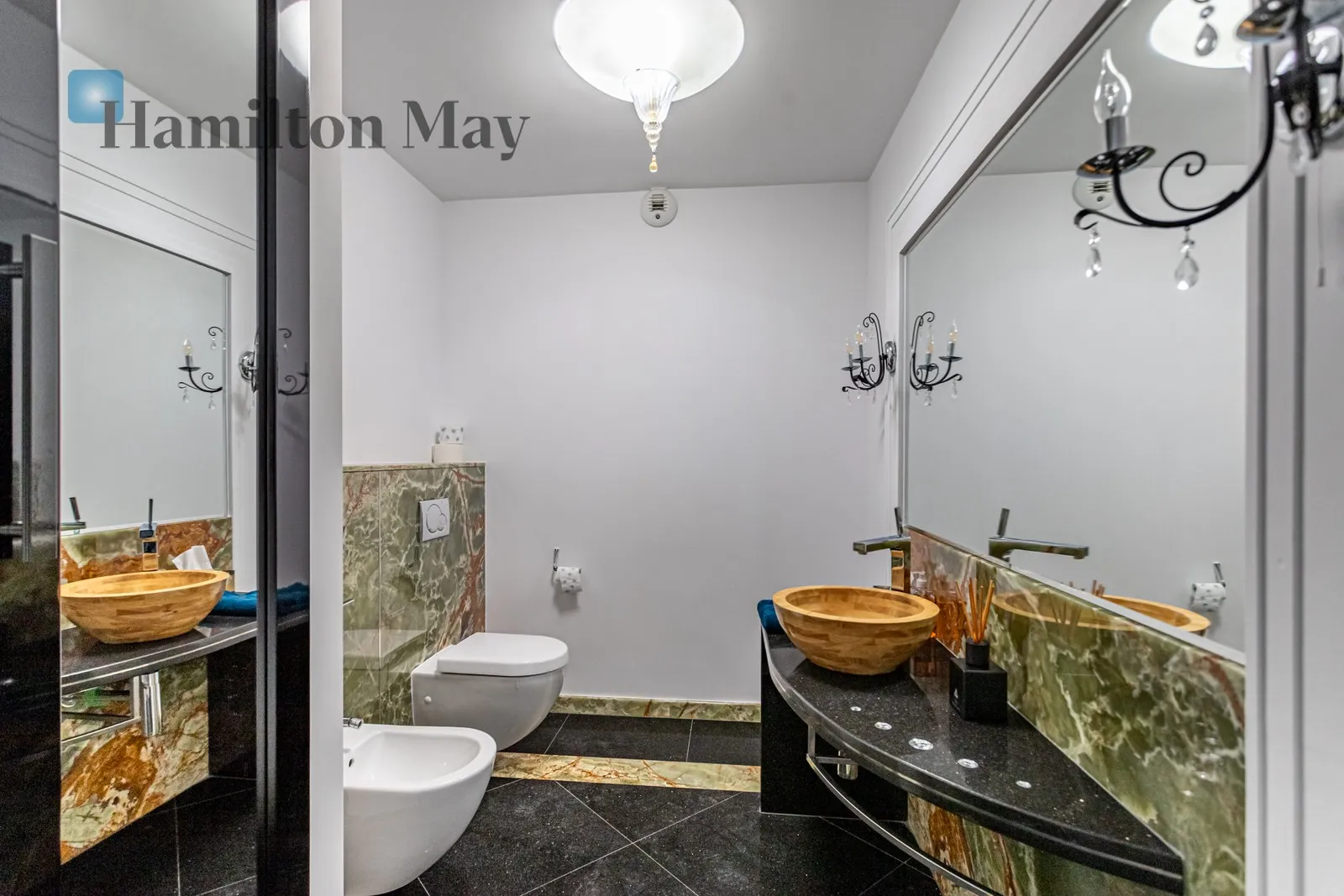 Level: 8 Price: 7900000 PLN Bedrooms: 4 Bathrooms: 3 Size: 342m2 - slider