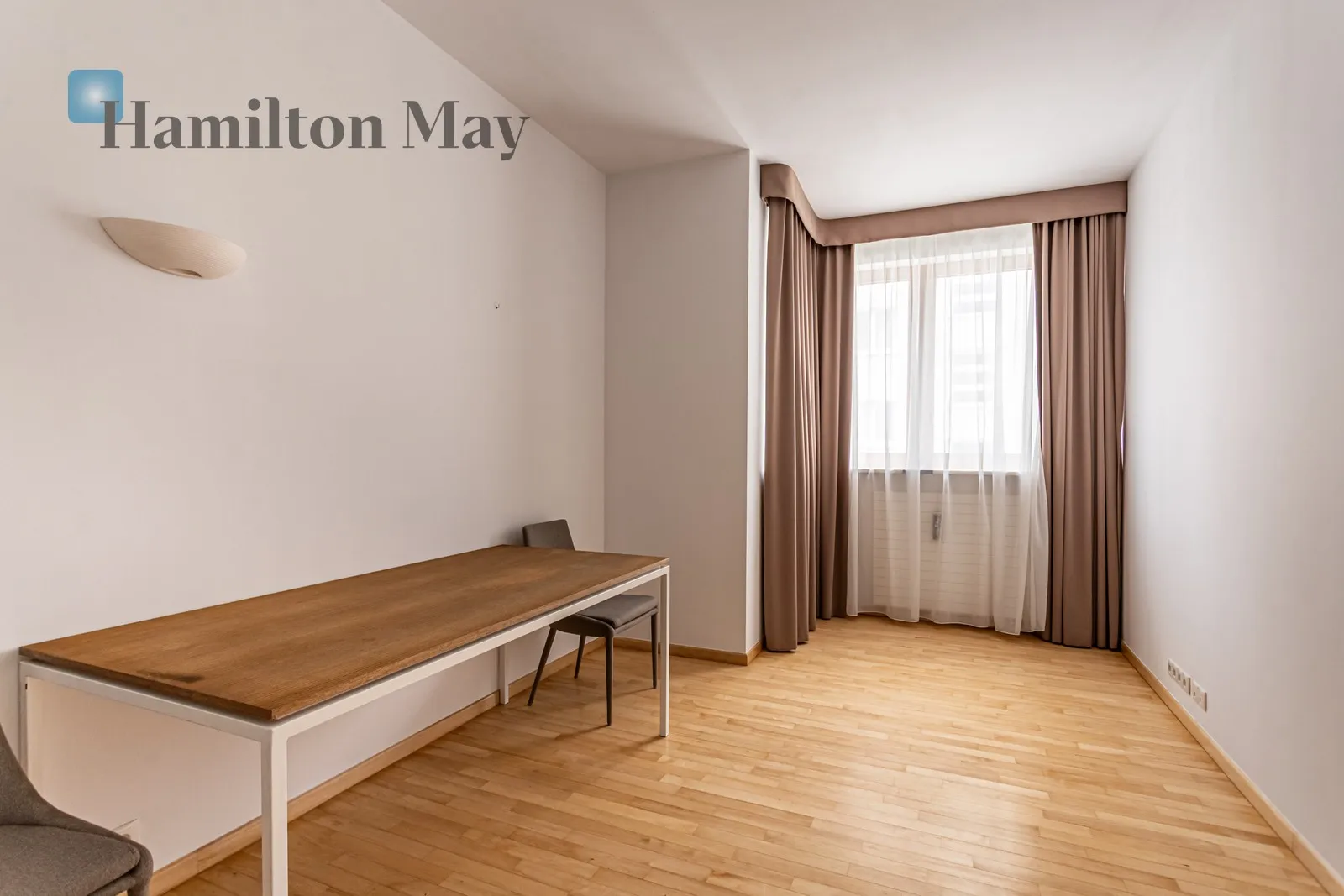 Street: Sienna Region: Wola Subregion: Mirów Distance to centre: 1.28 km Level: 8 Price: 7900000 PLN - slider