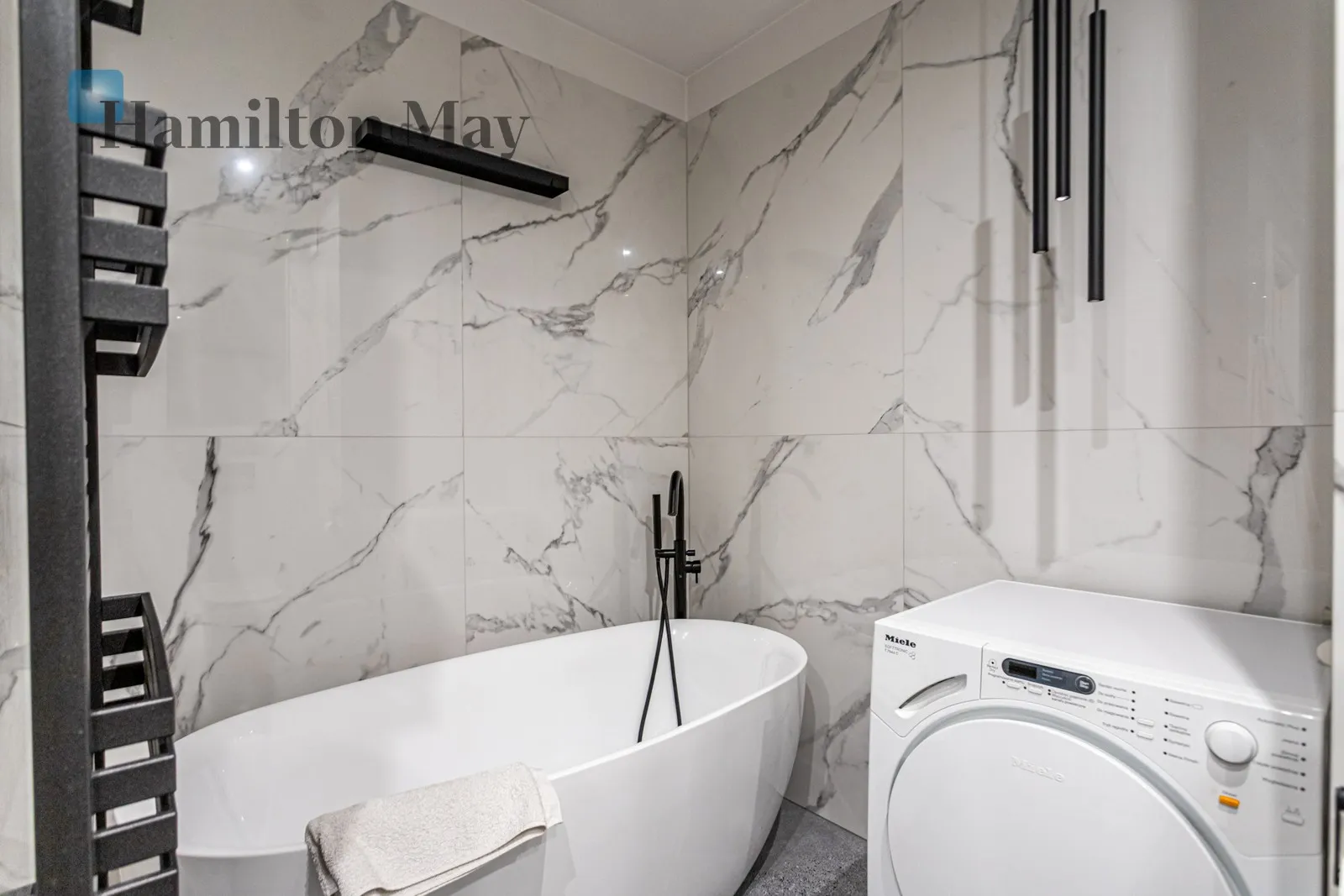 Level: 13 Price: 8700 PLN Bedrooms: 3 Bathrooms: 2 Size: 93m2 Price/m2: 94 PLN - slider