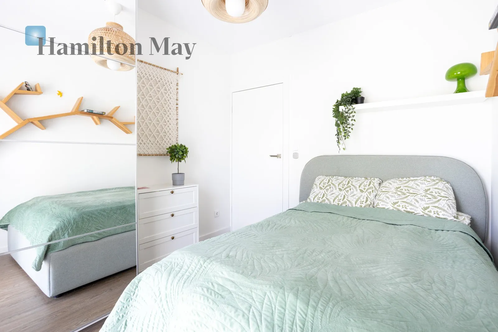Street: Dożynkowa Region: Krzyki Subregion: Klecina Distance to centre: 5.82 km Price: 3300 PLN Bedrooms: 2 Bathrooms: 1 Size: 49m2 - slider