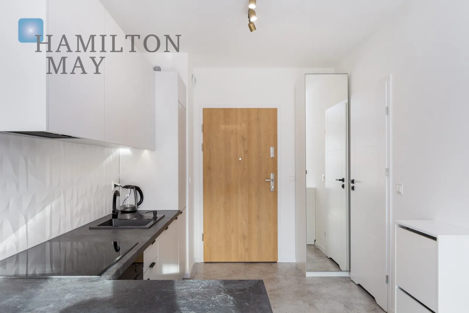 Street: Rydlówka Region: Podgórze Subregion: Mateczny Distance to centre: 2.76 km Level: 3 Price: 2500 PLN Bedrooms: 0 Bathrooms: 1 Size: 30m2 - slider