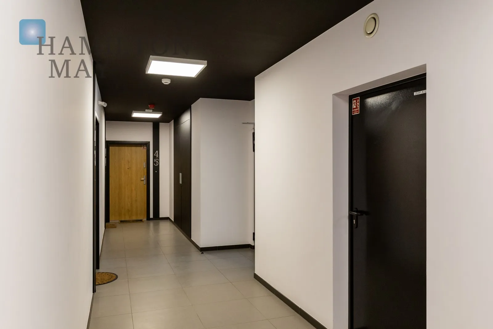 Subregion: Mateczny Distance to centre: 2.76 km Level: 3 Price: 2500 PLN Bedrooms: 0 Bathrooms: 1 Size: 30m2 - slider