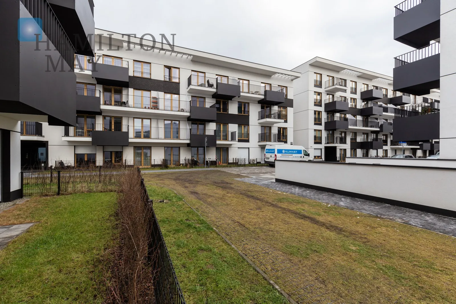 Distance to centre: 2.76 km Level: 3 Price: 2500 PLN Bedrooms: 0 Bathrooms: 1 Size: 30m2 Price/m2: 83 PLN - slider