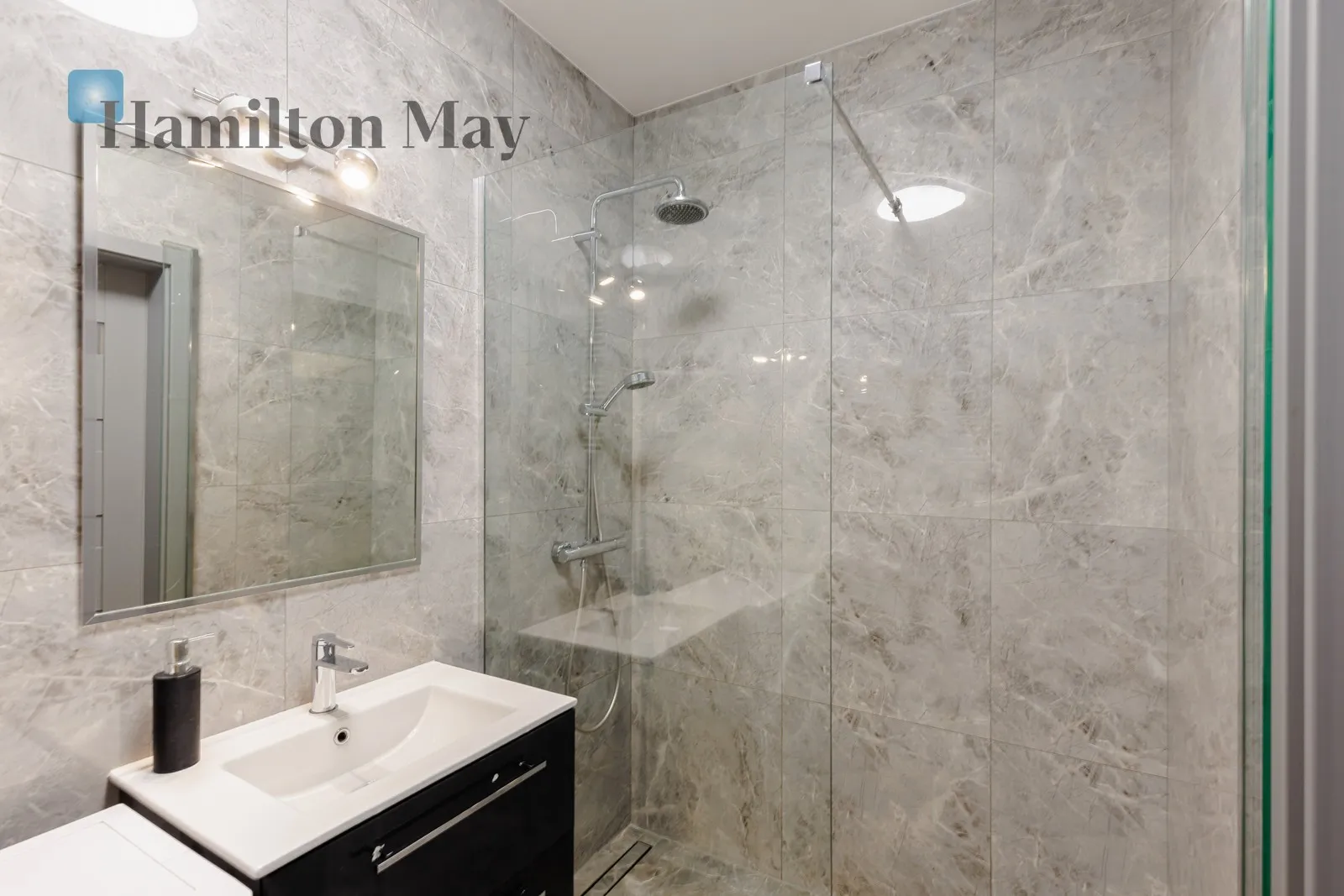 Subregion: Powązki Distance to centre: 3.75 km Level: 4 Price: 1170000 PLN Bedrooms: 1 Bathrooms: 1 Size: 46.96m2 Price/m2: 24915 PLN - slider