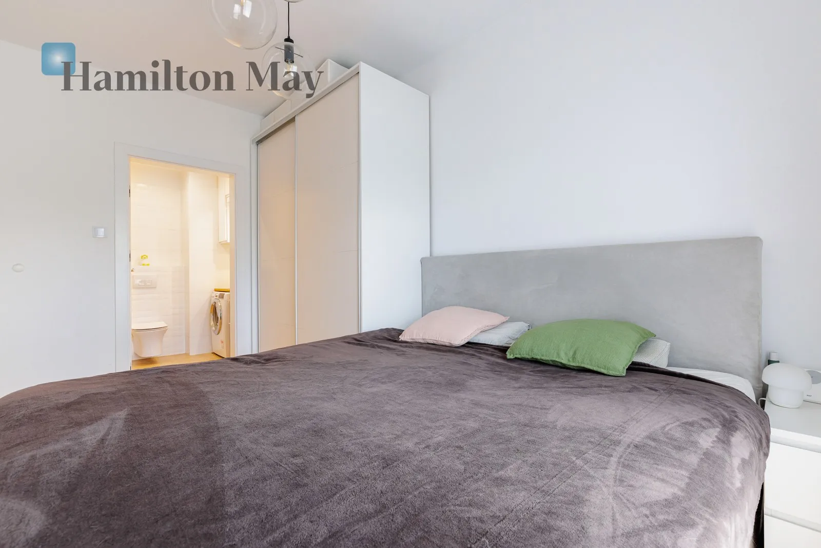Region: Mokotów Subregion: Ksawerów Distance to centre: 5.91 km Price: 1155000 PLN Bedrooms: 1 Bathrooms: 2 Size: 53m2 - slider