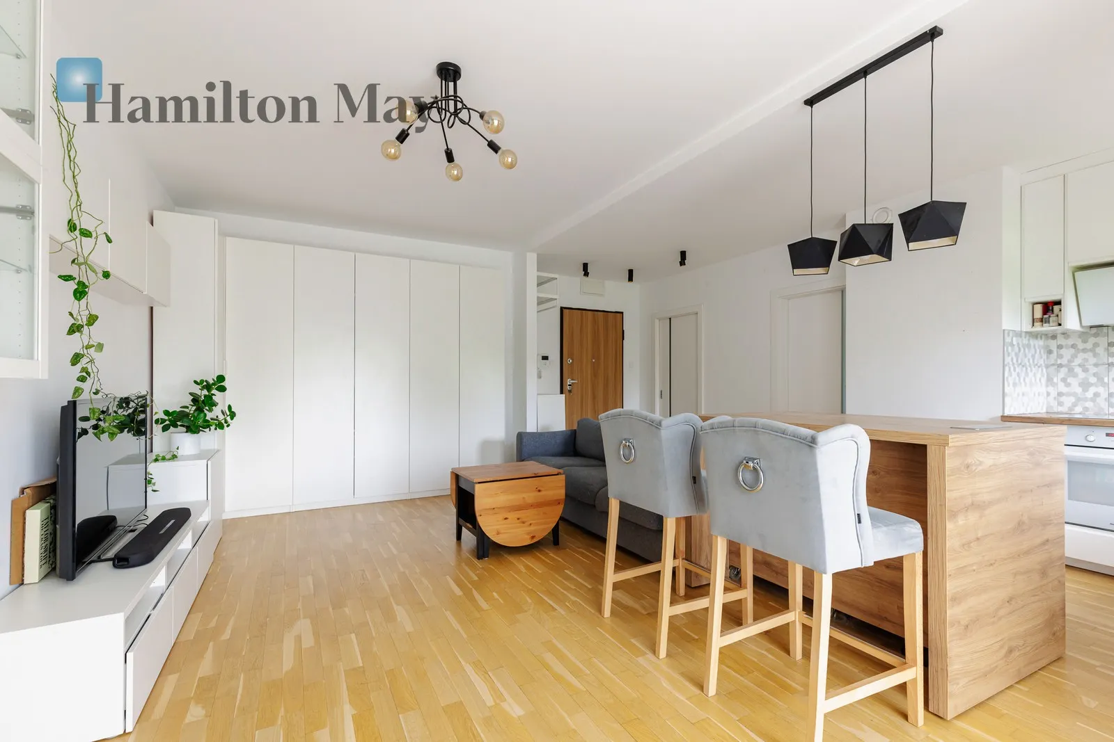Region: Mokotów Subregion: Ksawerów Distance to centre: 5.91 km Price: 1155000 PLN Bedrooms: 1 Bathrooms: 2 Size: 53m2 Price/m2: 21792 PLN - slider