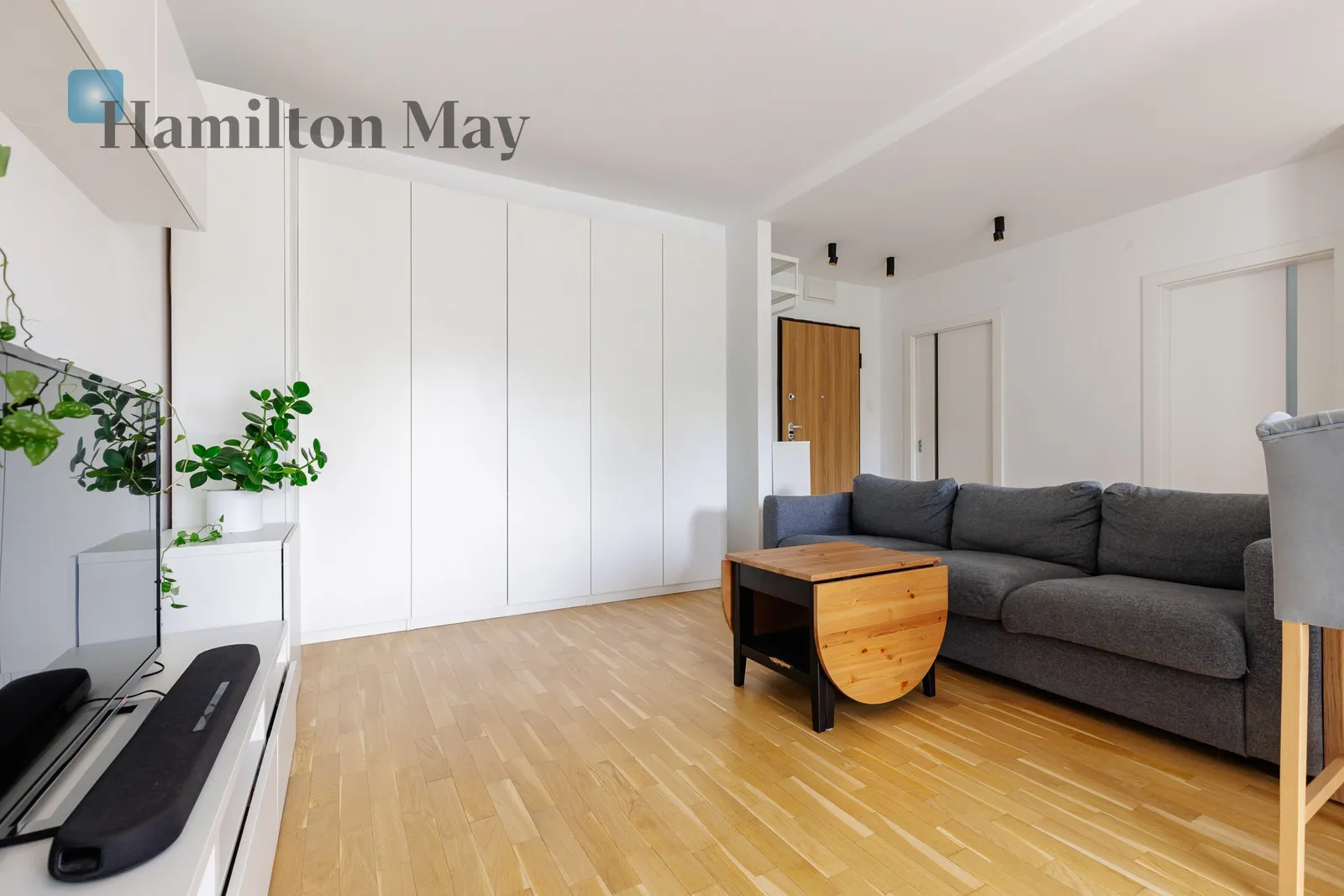 Street: Aleja Wilanowska Region: Mokotów Subregion: Ksawerów Distance to centre: 5.91 km Price: 1155000 PLN Bedrooms: 1 Bathrooms: 2 Size: 53m2 - slider