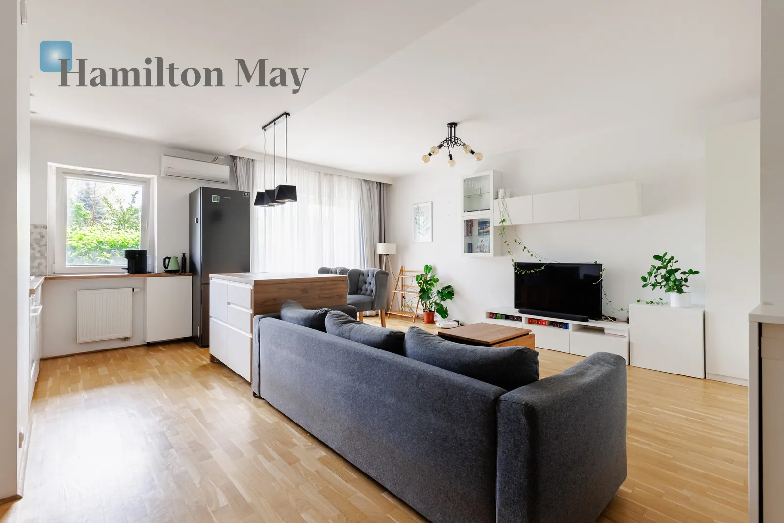 Street: Aleja Wilanowska Region: Mokotów Subregion: Ksawerów Distance to centre: 5.91 km Price: 1155000 PLN Bedrooms: 1 Bathrooms: 2 Size: 53m2 Price/m2: 21792 PLN - slider