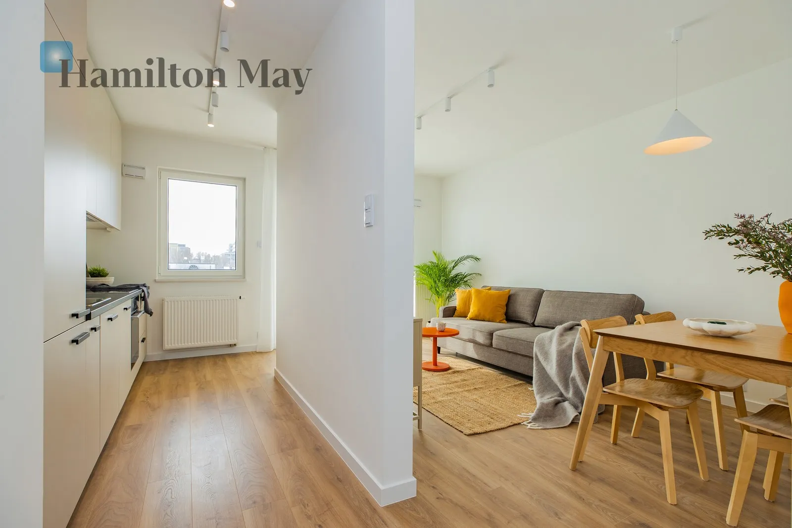 Street: Żupnicza Region: Praga-Południe Subregion: Kamionek Distance to centre: 4.69 km Level: 1 Price: 1049000 PLN Bedrooms: 2 Bathrooms: 1 Size: 55.87m2 - slider